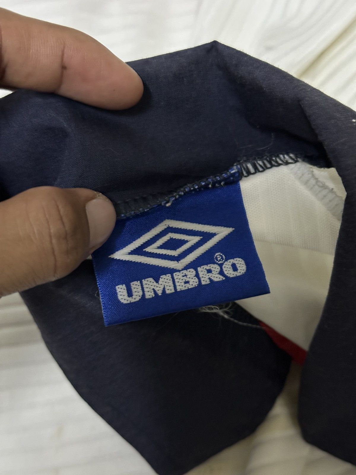 Vintage Vintage Umbro England Football Jersey. Size US XL / EU 56 / 4 - 4 Thumbnail