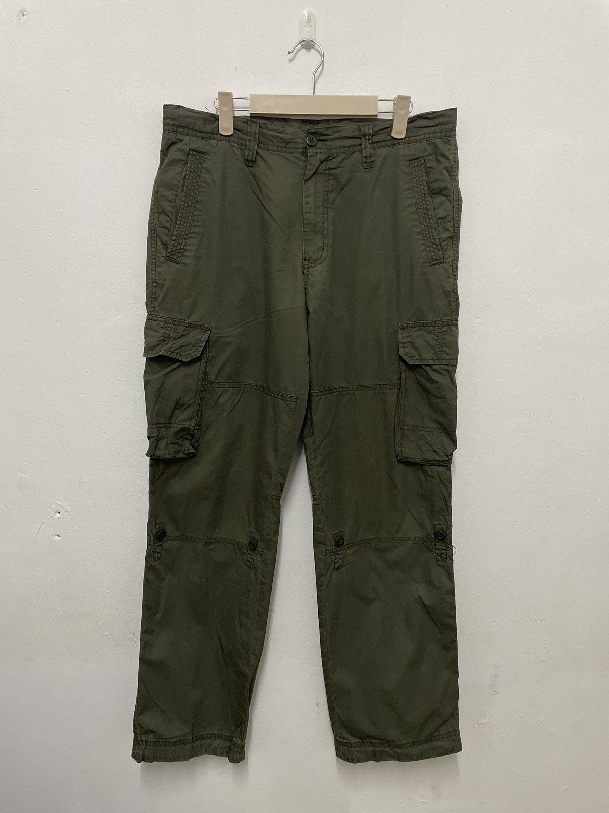 image of Uniqlo Cargo Pant Army Style in Army Green, Men's (Size 33)