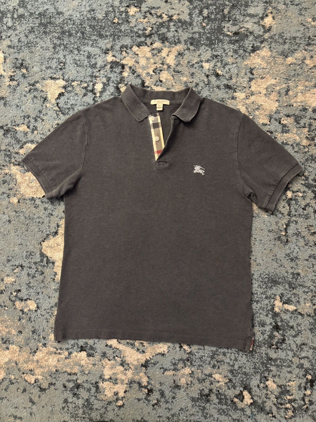 Burberry Burberry Button up T Shirt Size Medium Fits Small Size US S / EU 44-46 / 1 - 1 Thumbnail