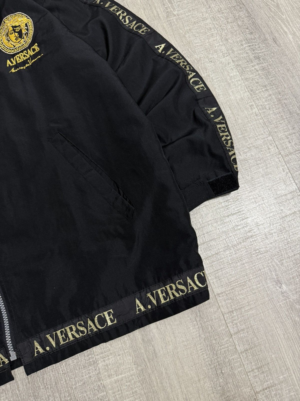 Versace Vintage versace windbreaker taped jacket Size US M / EU 48-50 / 2 - 3 Thumbnail