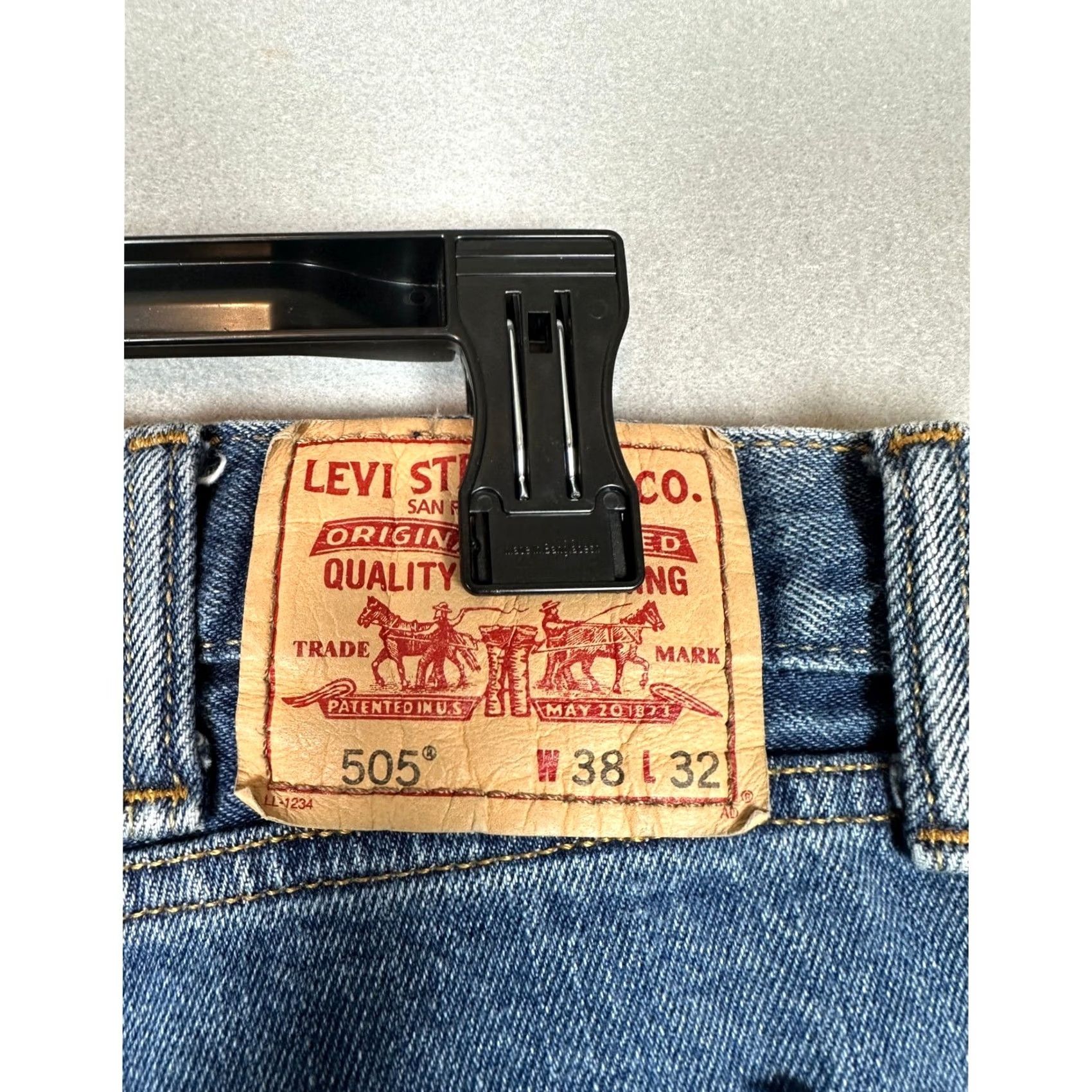 Levi's Levis 505 Jeans Mens 38X32 Blue Straight Fit 5 Pocket Red Tab Casual Denim Pants Size US 38 / EU 54 - 4 Thumbnail