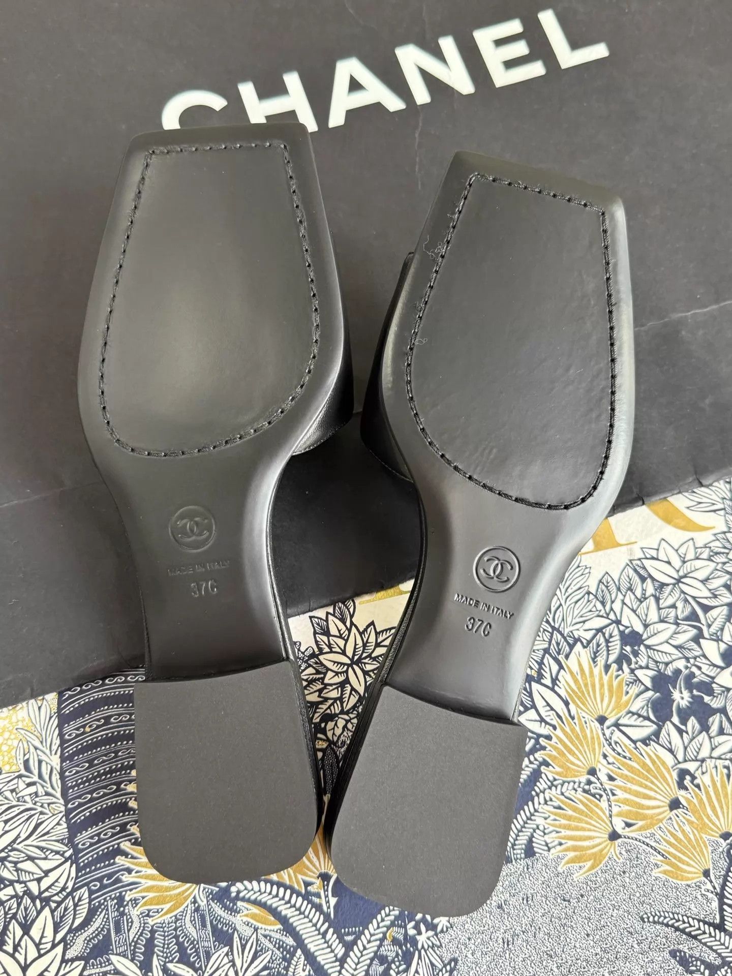 Chanel Chanel 26S Black CC Turnlock Slippers 37 Size US 6.5 / IT 36.5 - 6 Thumbnail