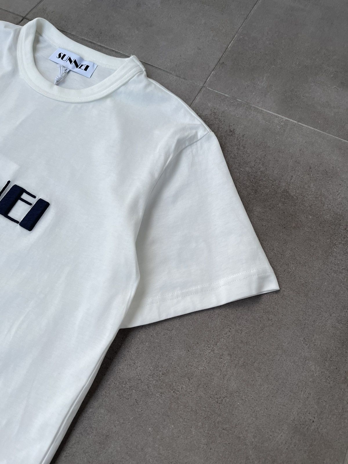 Sunnei !DS! SS23 Sunnei Logo Embroidered Classic White T-Shirt Size US S / EU 44-46 / 1 - 9 Thumbnail