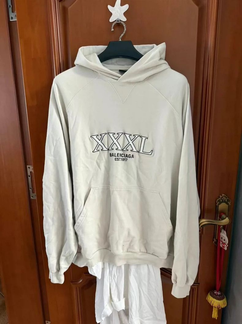 Balenciaga Balenciaga 3xl Hoodie Beige Hem Design Size US S / EU 44-46 / 1 - 1 Thumbnail