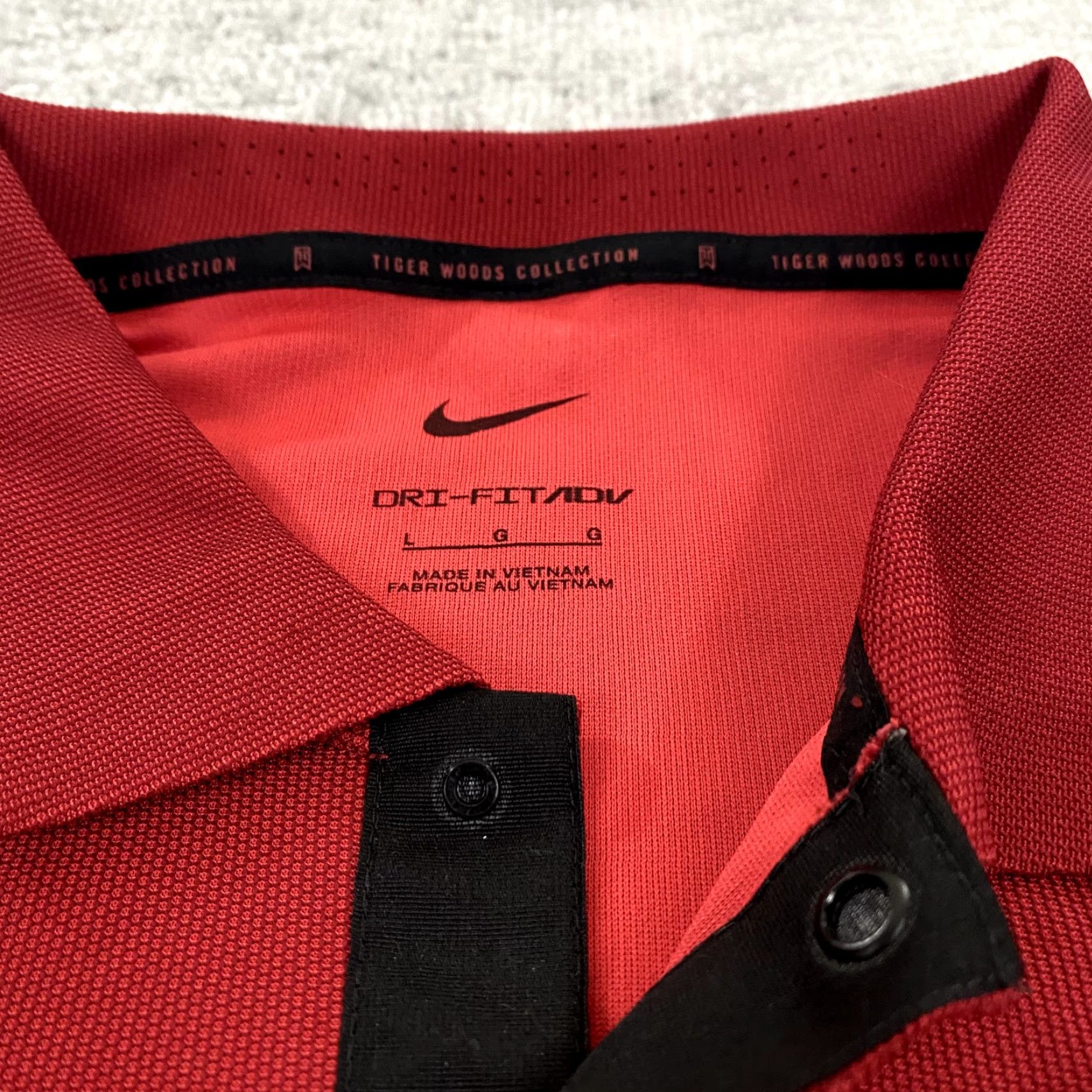 Nike VINTAGE NIKE Tiger Woods Polo Mens Large Sunday Red Snap Collar Dri-Fit ADV Golf Shirt Size US L / EU 52-54 / 3 - 4 Thumbnail