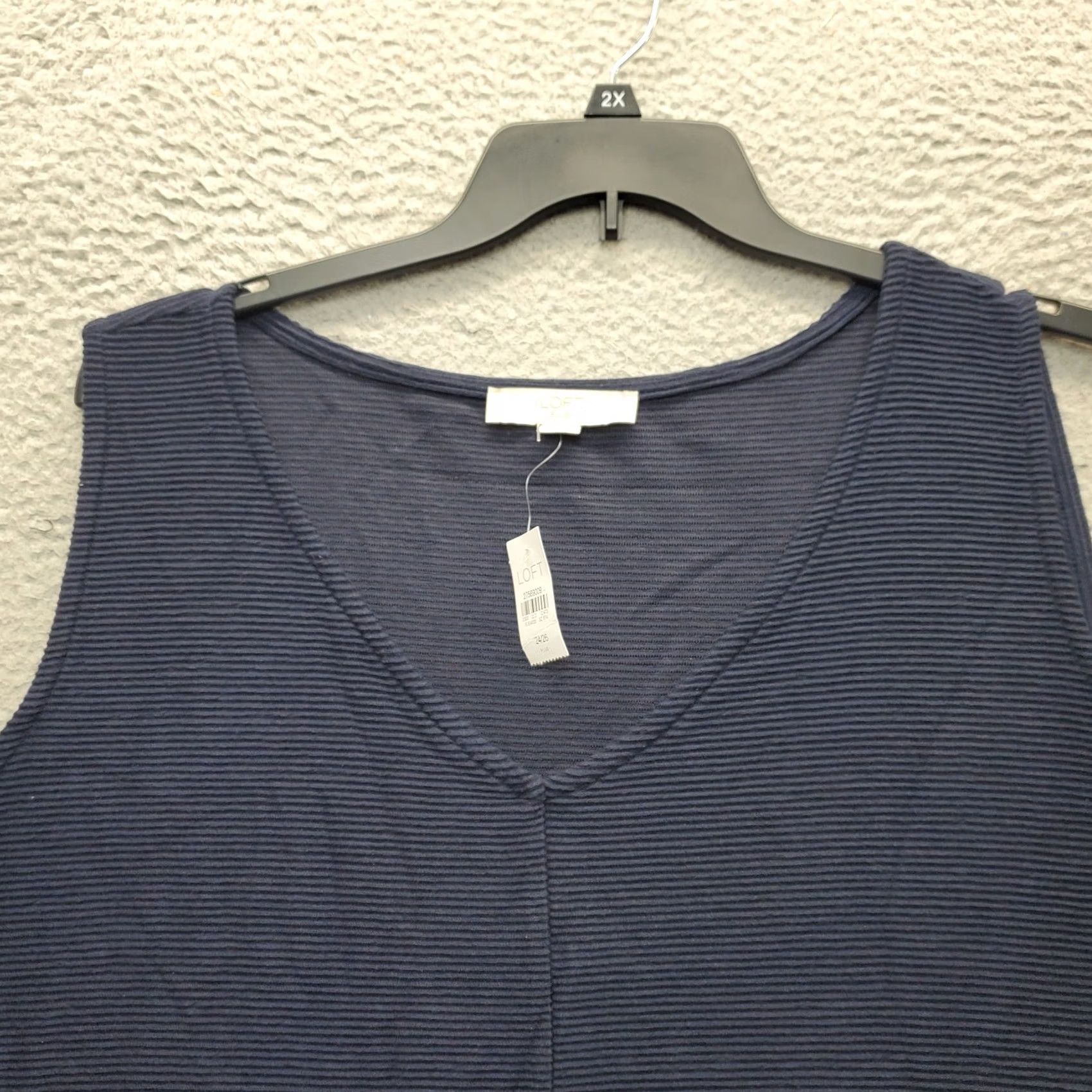 Loft Loft Tank Top Womens Size 24/26 Navy Ribbed Casual Sleeveless V-Neck Knot Hem Shirt Womens 24/26 Navy Tank (NWT) Size 4XL / US 24-26 - 5 Thumbnail