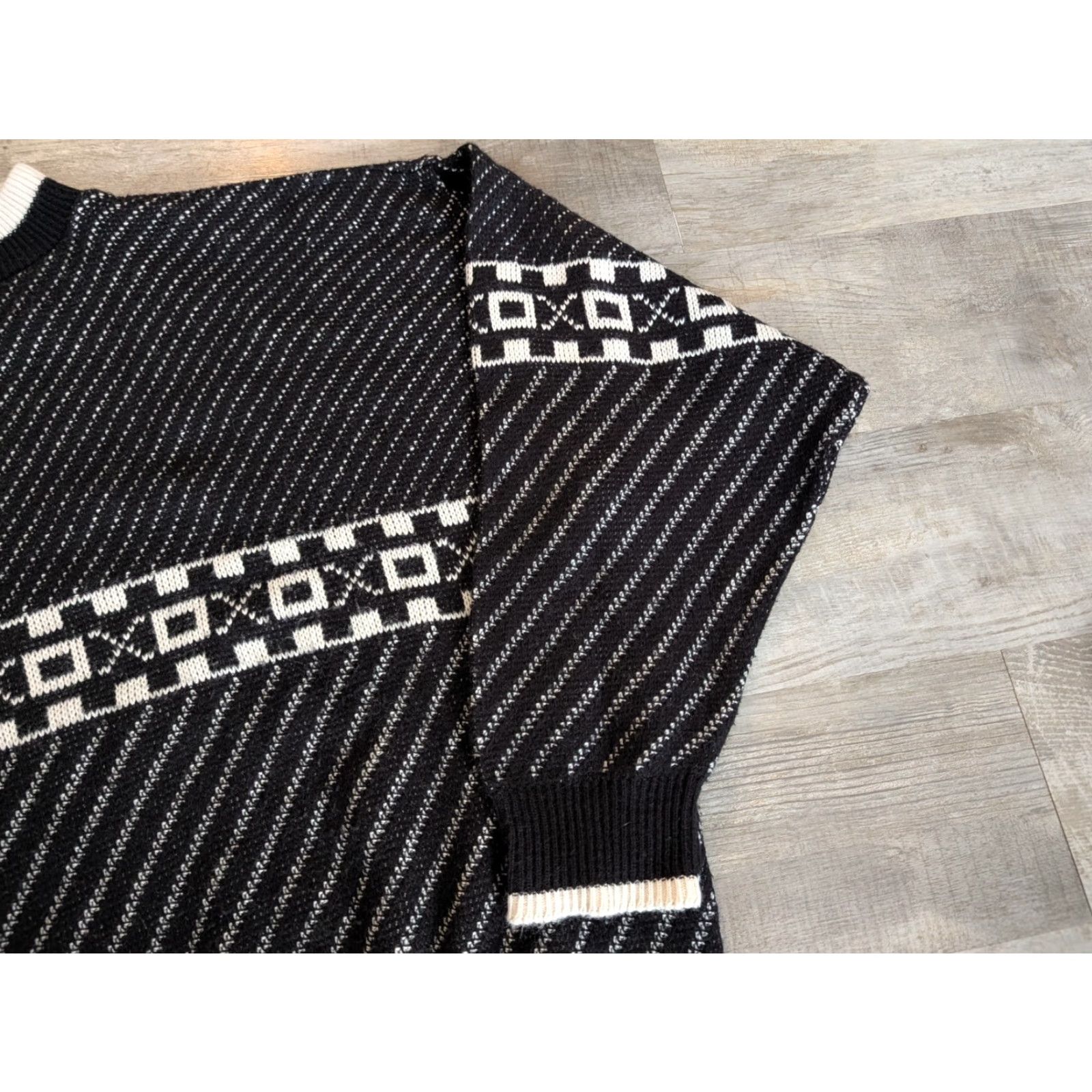 Vintage VINTAGE Fiji Sweater Mens Black White Geometric Knit Mock Neck Pullover XL Italy Hand Washable Casual Formal Travel Size US XL / EU 56 / 4 - 3 Thumbnail