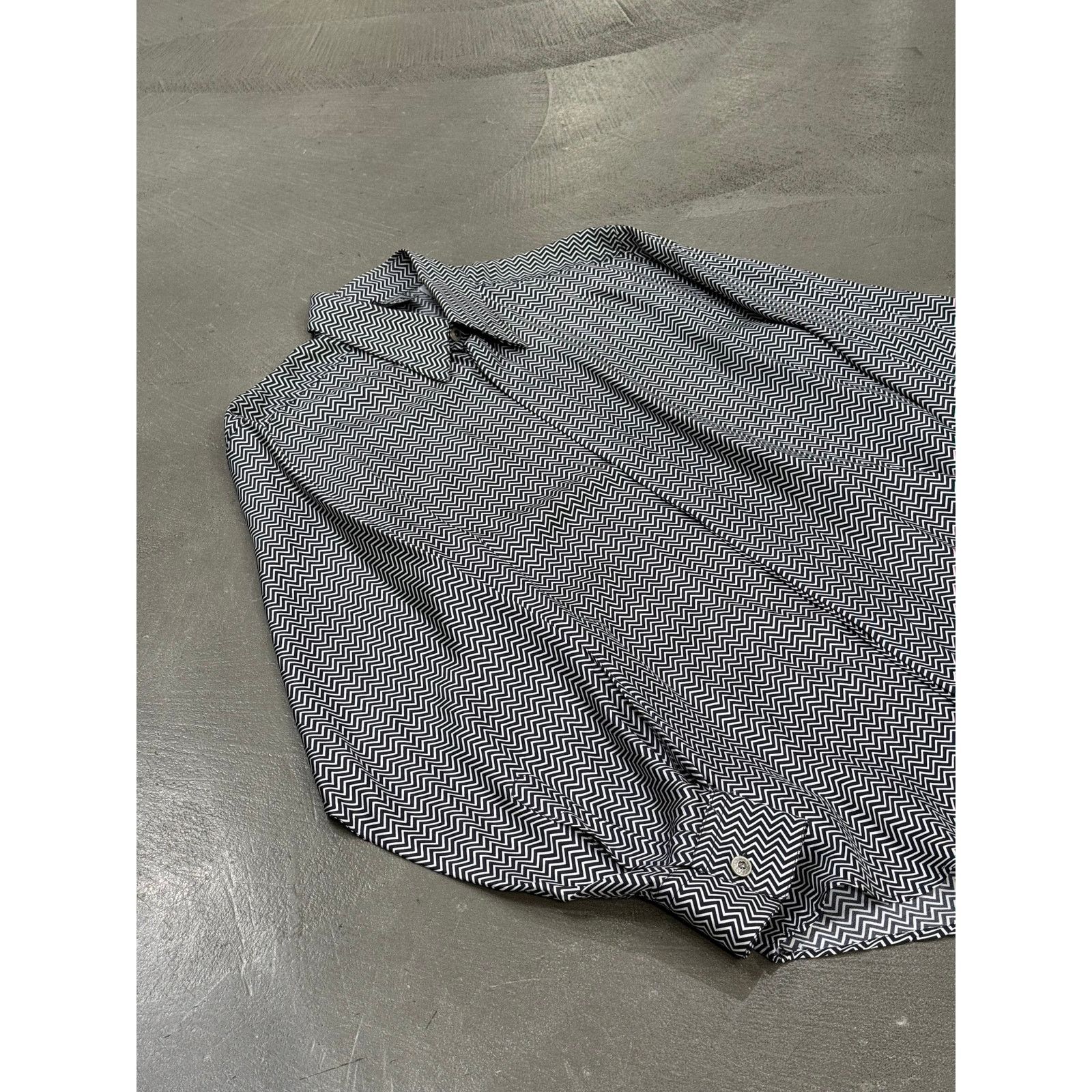 Versace 1990s Versace long sleeve silk shirt Size US L / EU 52-54 / 3 - 3 Thumbnail