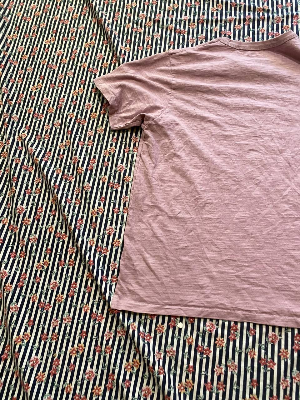 Uniqlo Vintage T-Shirt pink big print Uniqlo crazy Y2K size XL Size US XL / EU 56 / 4 - 13 Thumbnail