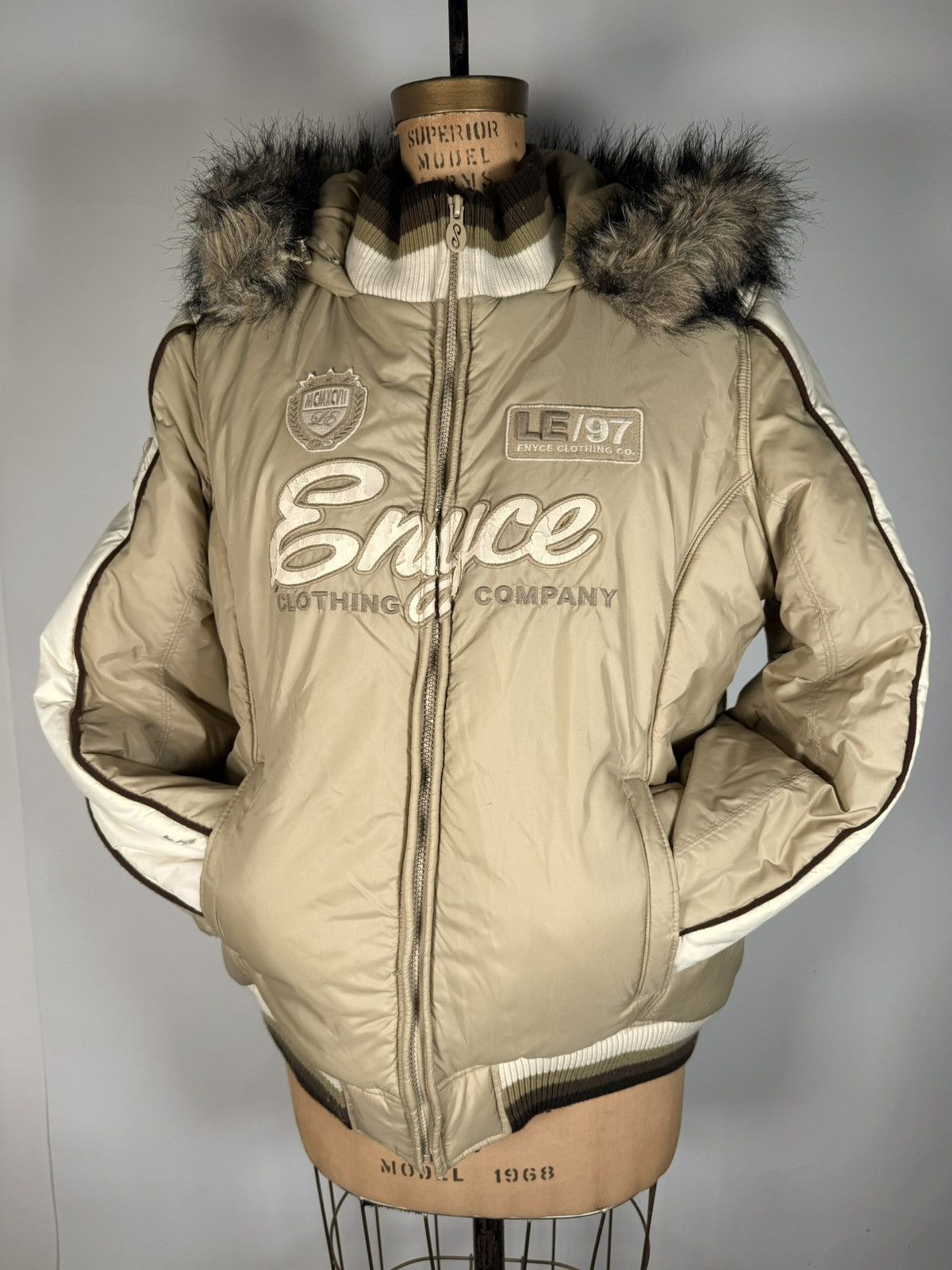 Enyce Y2K Lady Enyce Front Logo Fur Down Jacket Size XL / US 12-14 / IT 48-50 - 1 Thumbnail