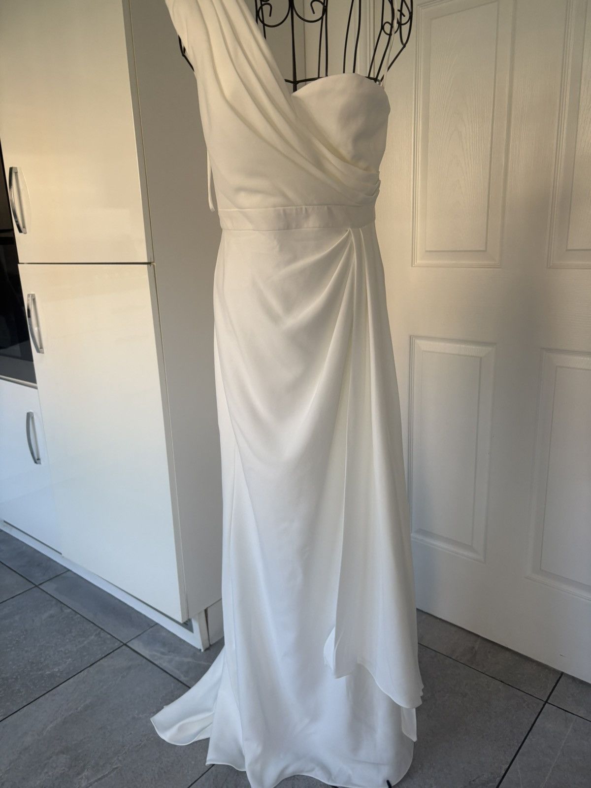 Badgley Mischka Badgley Mischka wedding gown US4 Size S / US 4 / IT 40 - 1 Thumbnail