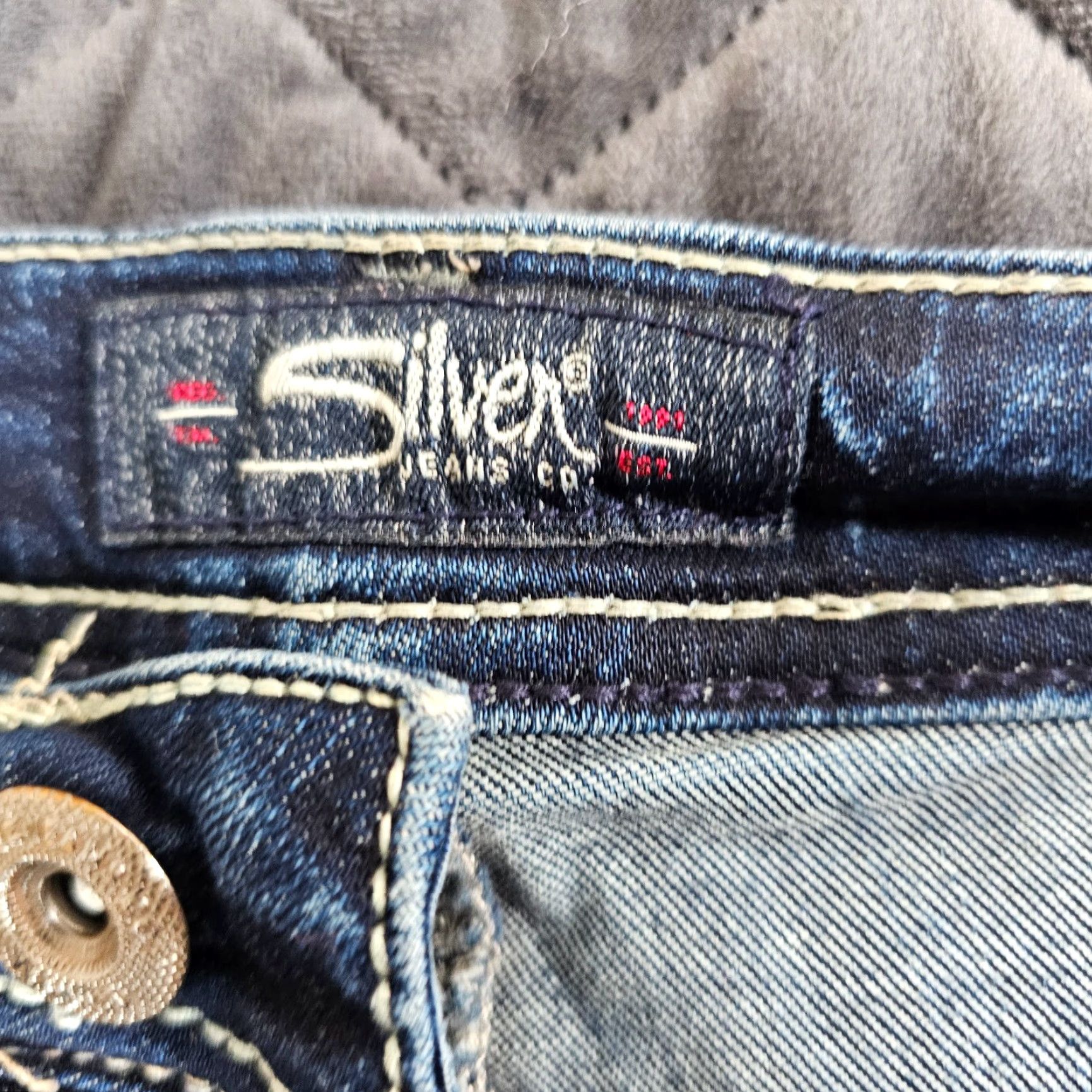 Silver Jeans Co. Silver Jeans Capri Jeans 25 Distressed Embroidered Dark Wash Blue Low Rise Women Size 42" / US 20 - 3 Thumbnail