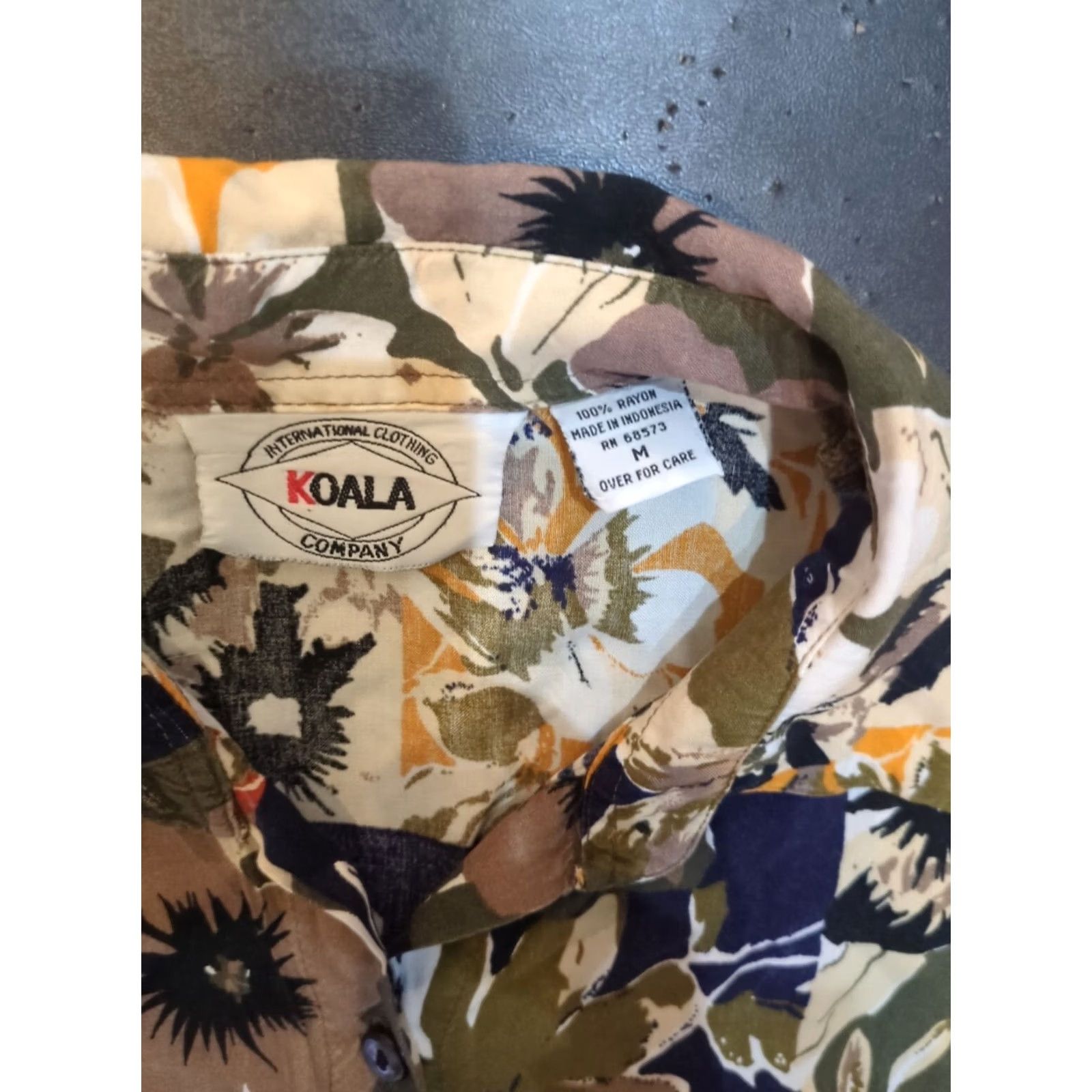 ALOHAS Koala Shirt Size Medium Green Button Up Floral Hawaiian Aloha Beach Women Pocket Short Sleeve Collared Rayon Regular Button-Up Size M / US 6-8 / IT 42-44 - 3 Thumbnail