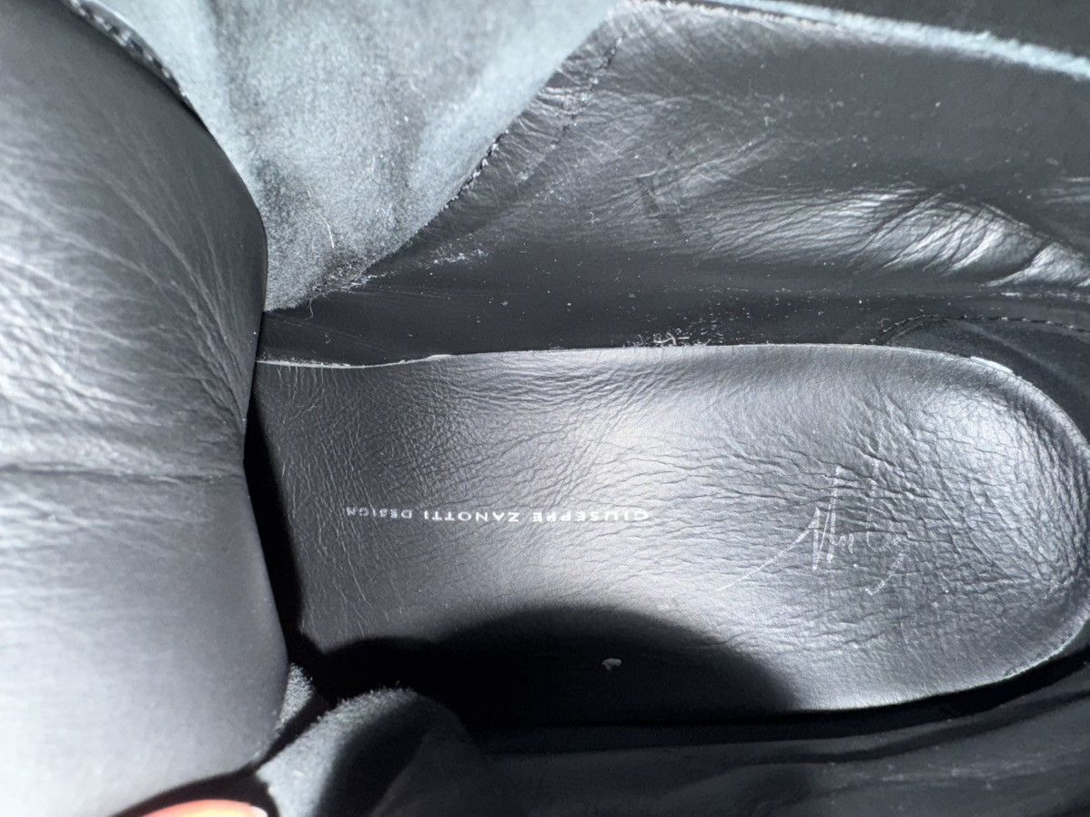 Giuseppe Zanotti giuseppe zanotti patent leather sneakers size 8 pre owed Size US 8 / EU 41 - 6 Thumbnail