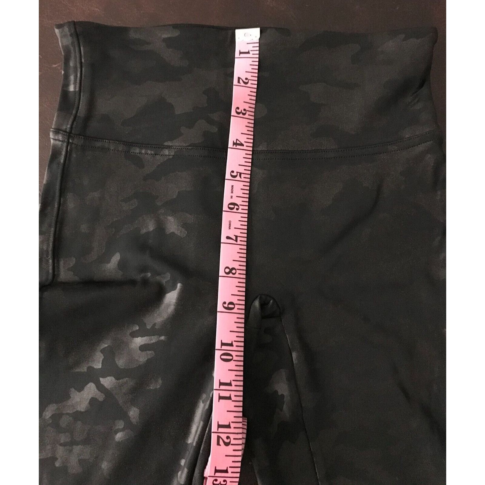 Spanx Spanx Faux Leather Camo Matte Black Leggings Size 27" / US 4 / IT 40 - 6 Thumbnail