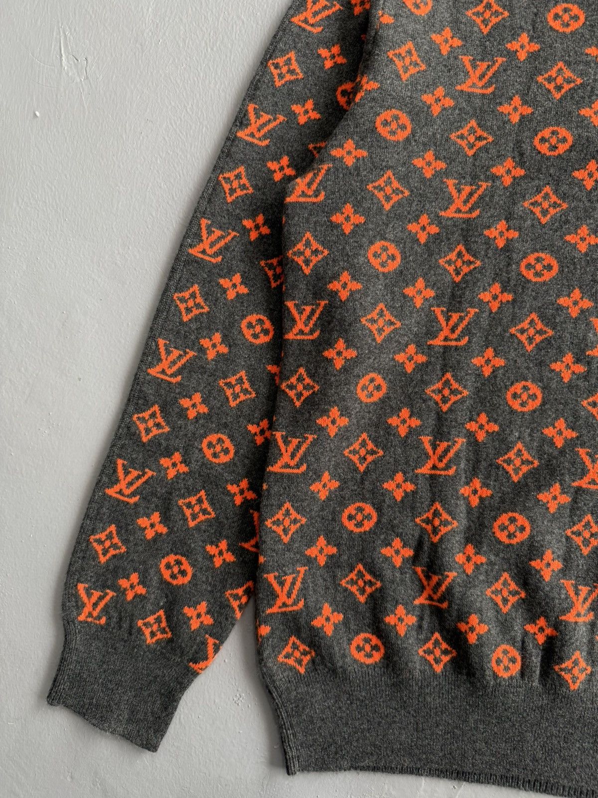Louis Vuitton Louis Vuitton - Monogram Cashmere Knit Crewneck Size US L / EU 52-54 / 3 - 4 Thumbnail