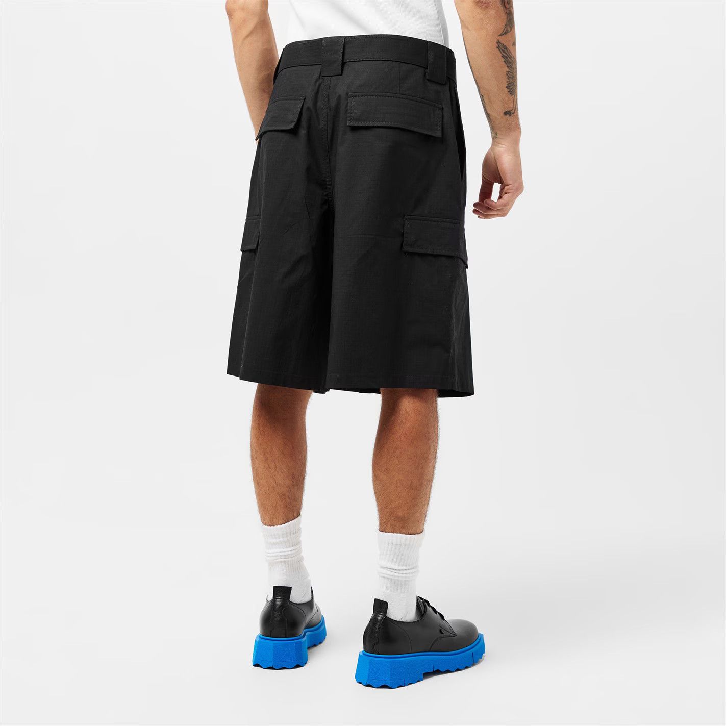 Off-White o1g2r1mq0326 Relaxed Fit Cargo Shorts in Black Size US 32 / EU 48 - 3 Thumbnail