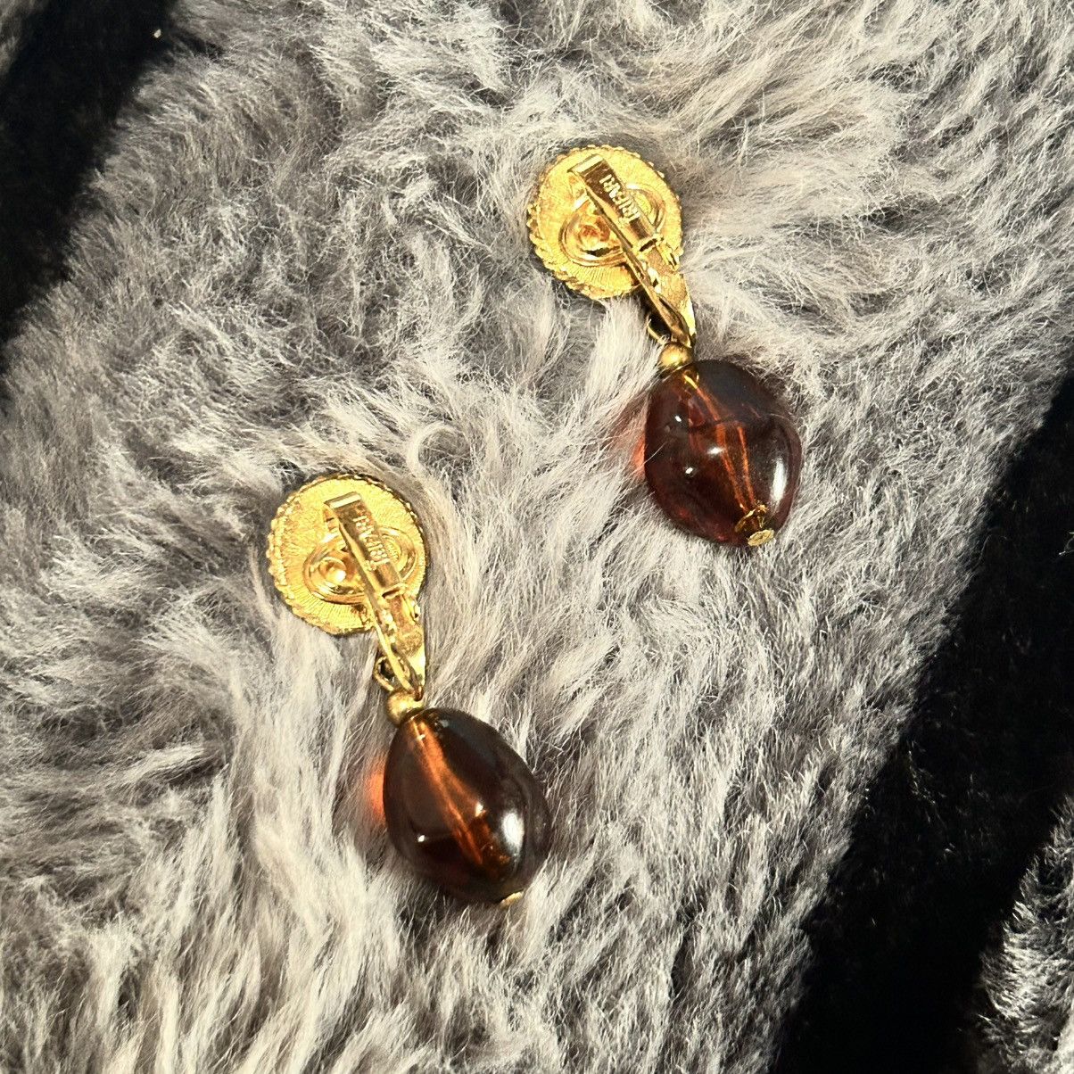 Vintage Vintage Crown Trifari mid century amber lucite earrings Size ONE SIZE - 6 Thumbnail