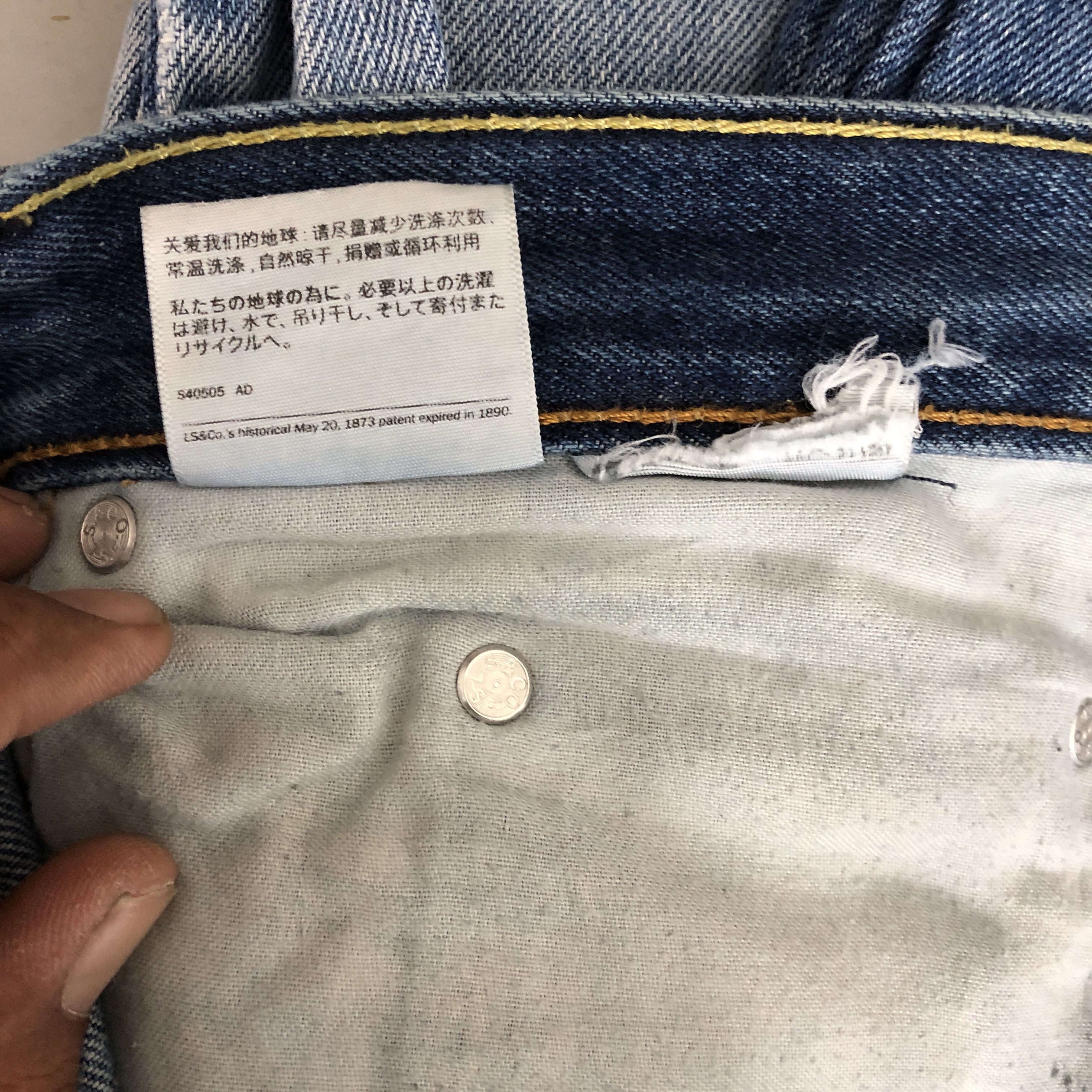 Levi's Vintage Levis 550 Faded Jeans Levi's Ripped Stonewash Denim Size US 44 / EU 60 - 8 Thumbnail