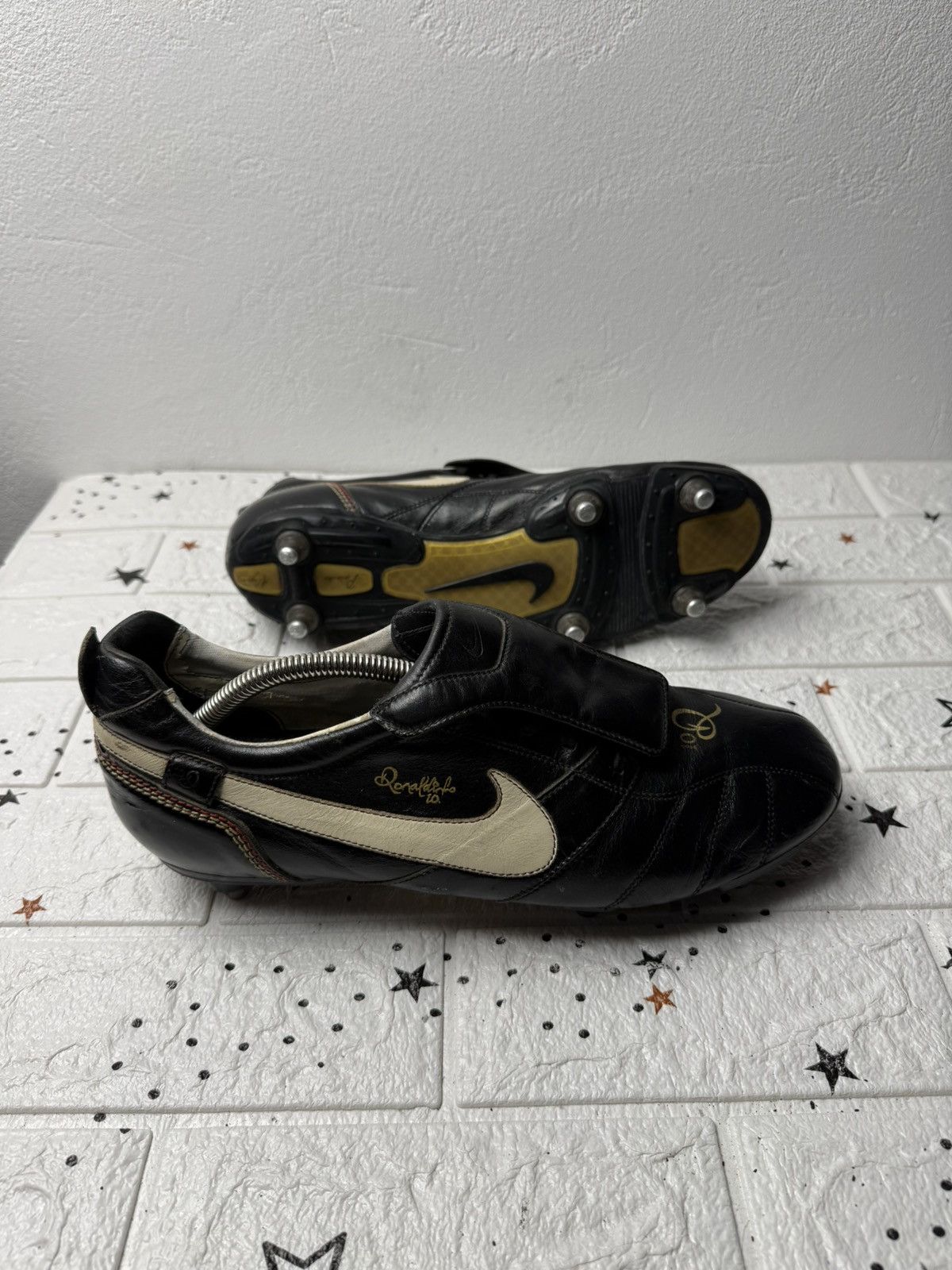 Nike Nike Tiempo R10 Ronaldinho SG 2006 US12.5 UK11.5 EUR47 Size US 12.5 / EU 45-46 - 7 Thumbnail