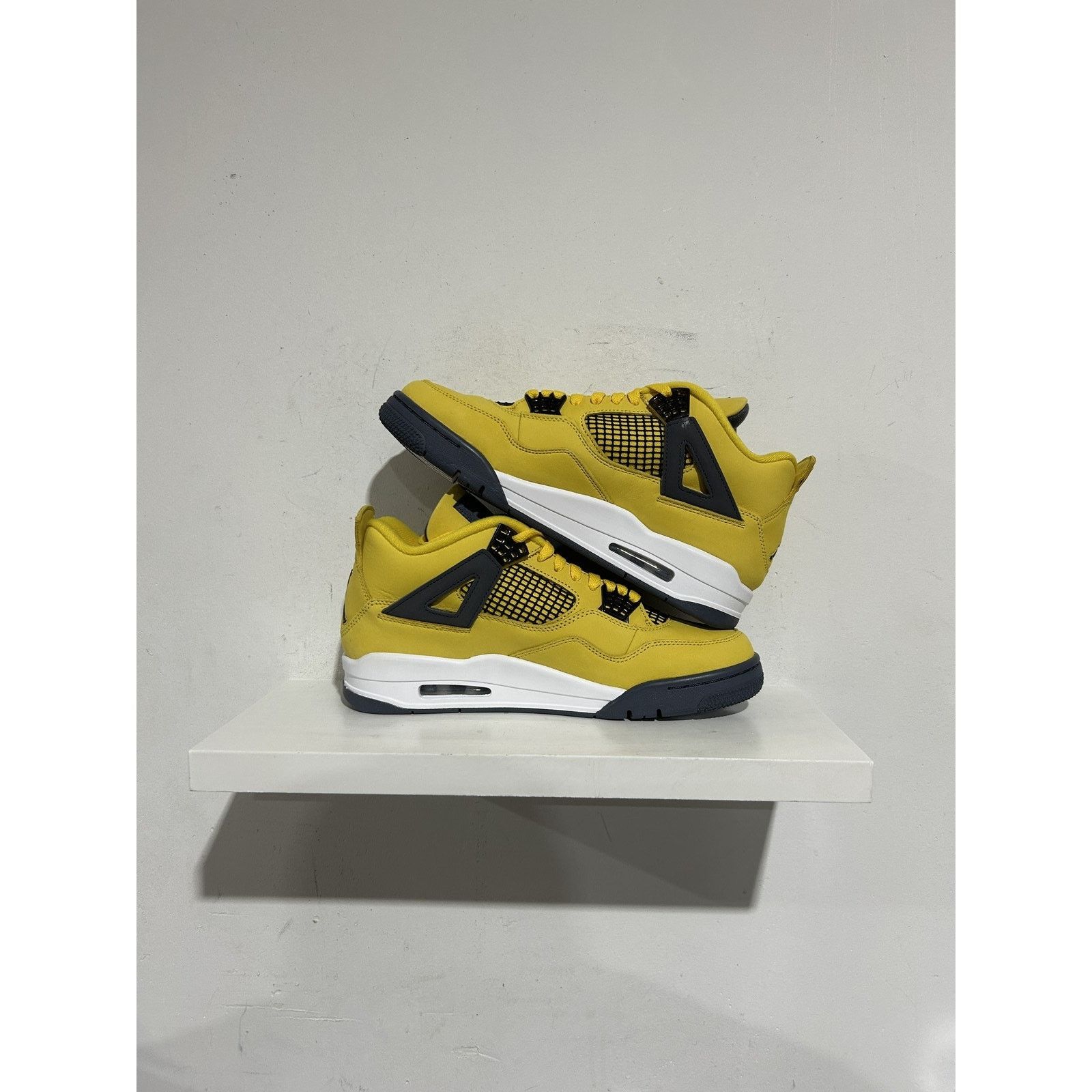 Nike JORDAN 4 RETRO LIGHTING 2021 SIZE 10 NEW Size US 10 / EU 43 - 2 Thumbnail