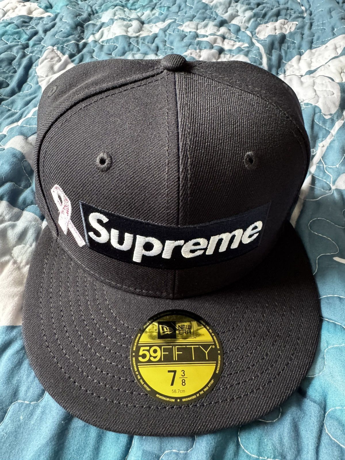 New Era × Supreme Supreme Breast Cancer Awareness Box Logo Fitted Hat Size ONE SIZE - 3 Thumbnail