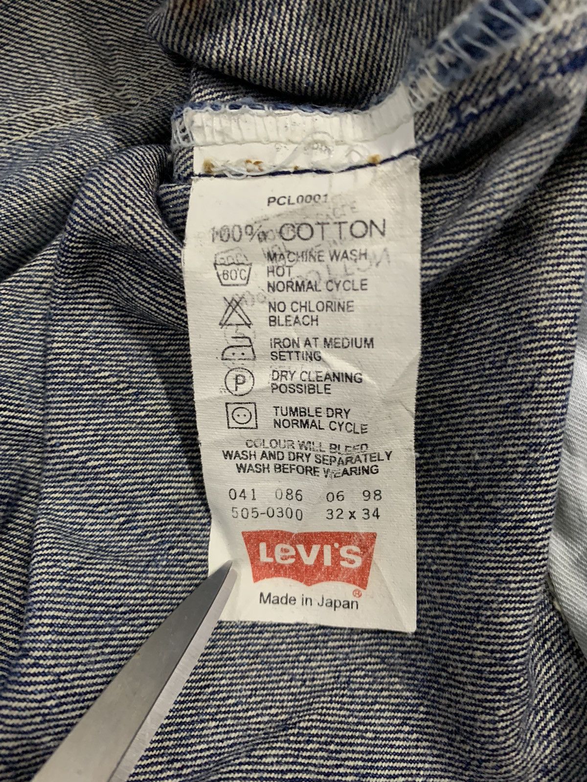 Levi's Vintage Clothing Vintage Y2K Levis 505 Blue Wash Ripped Jeans Made in Japan Size US 32 / EU 48 - 16 Thumbnail