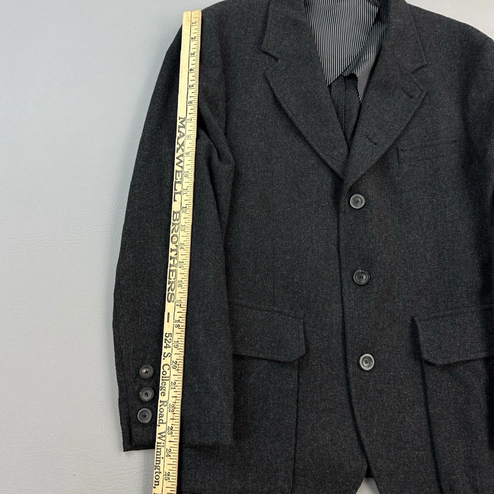 Emporio Armani VINTAGE Emporio Armani Blazer Mens 46 Wool Charcoal Gray Made in Italy Size 46R - 4 Thumbnail
