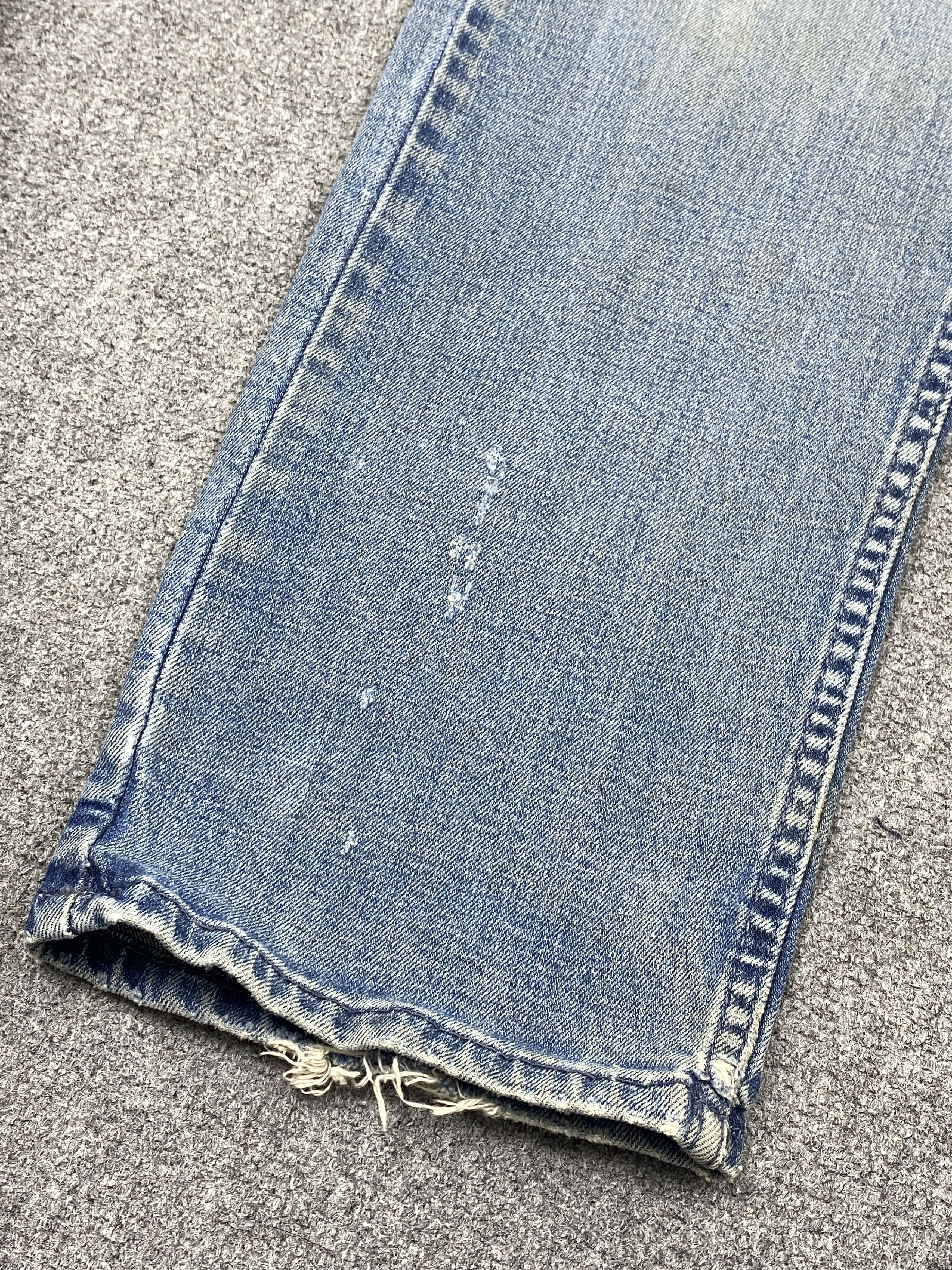 Levi's Distressed Vintage Levi's 514 Faded Blue Jeans DP2820 Size US 31 - 16 Thumbnail