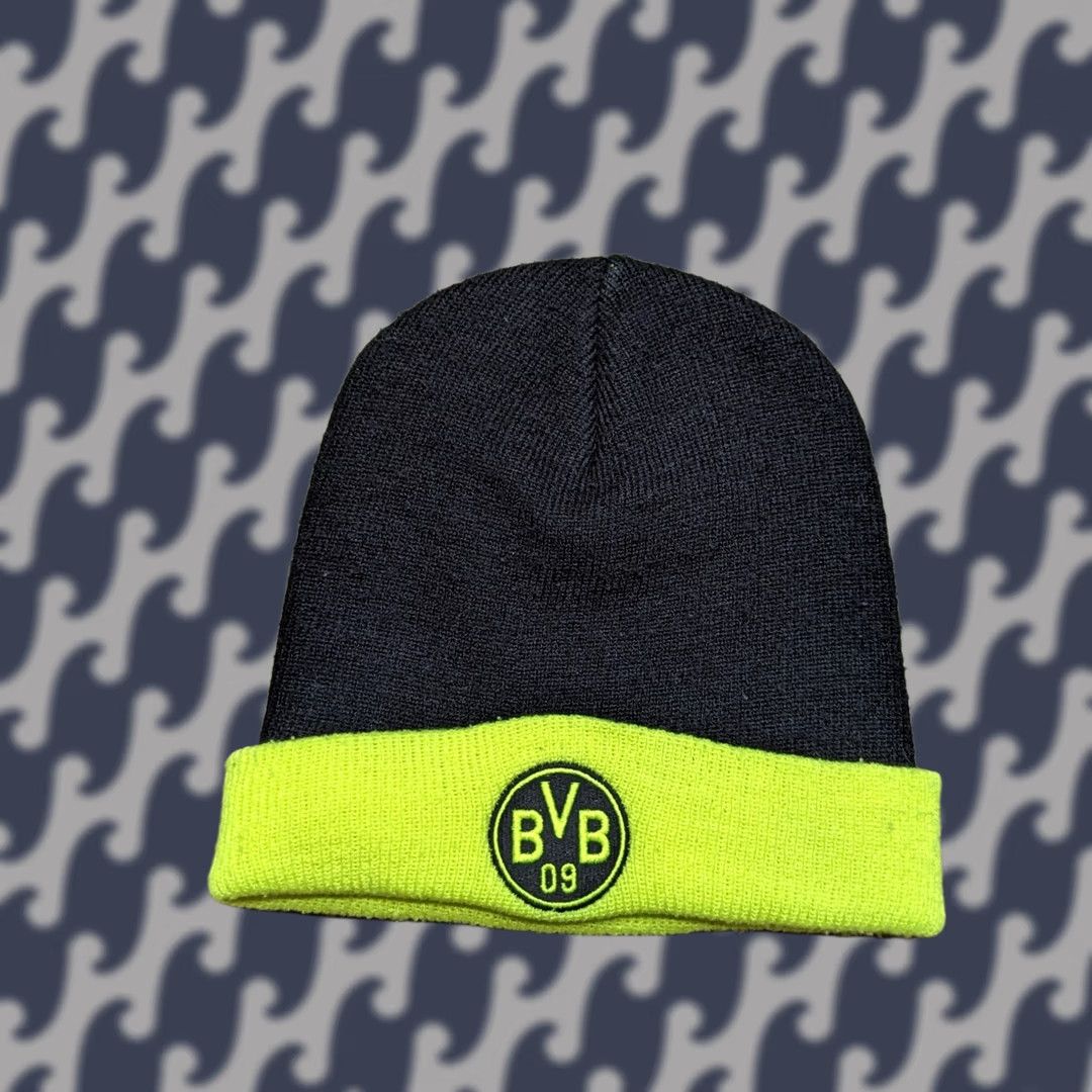 Nike VINTAGE Nike Borussia Dortmund Beanie Hat One Size Black Cuffed Football BVB 90s Boys Womens Mens Size ONE SIZE - 1 Thumbnail