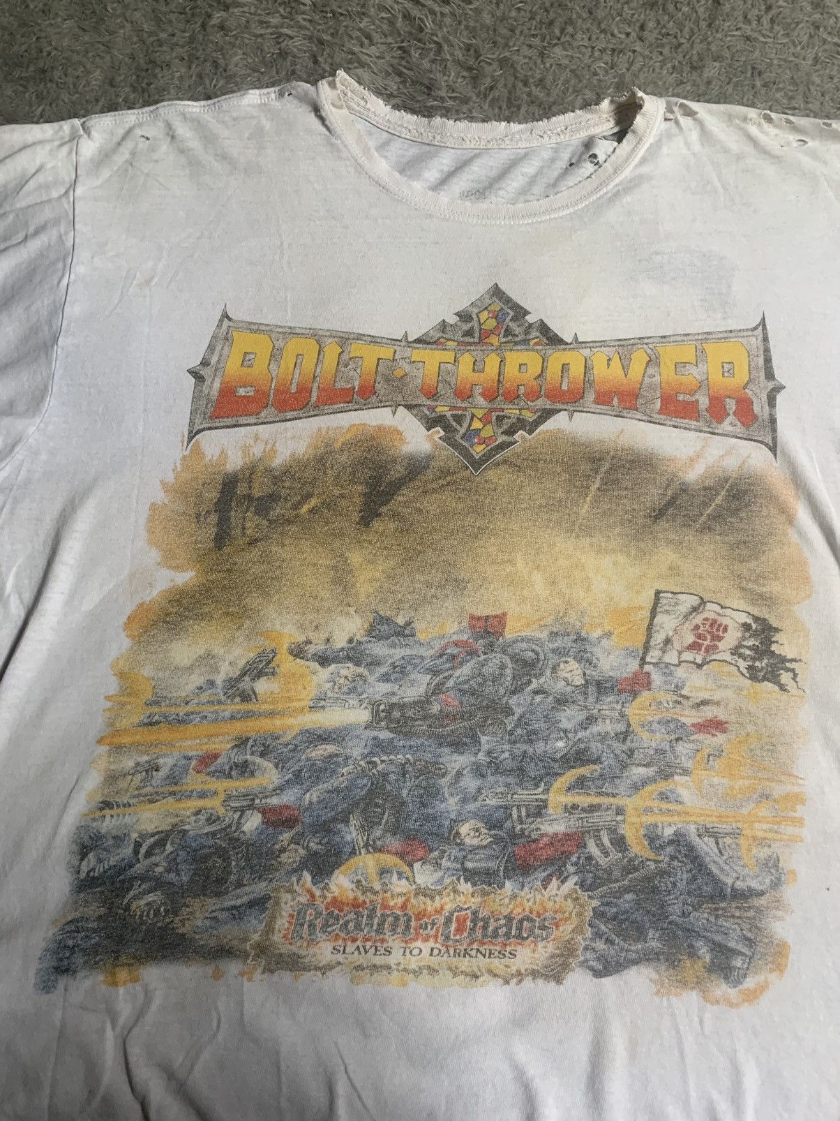 Band Tees Vintage Thrashed Erd Grunge Bolt Thrower Realm Of Chaos Tee Size US L / EU 52-54 / 3 - 9 Thumbnail