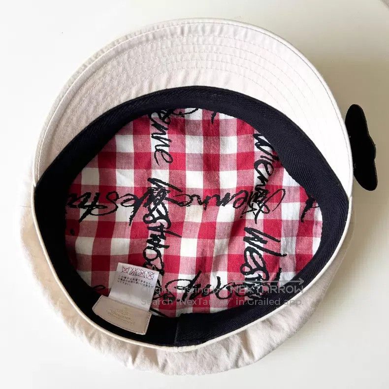 Vivienne Westwood Vivienne Westwood Love Me Piggy Saturn Badge Newsboy Hat Size ONE SIZE - 7 Thumbnail