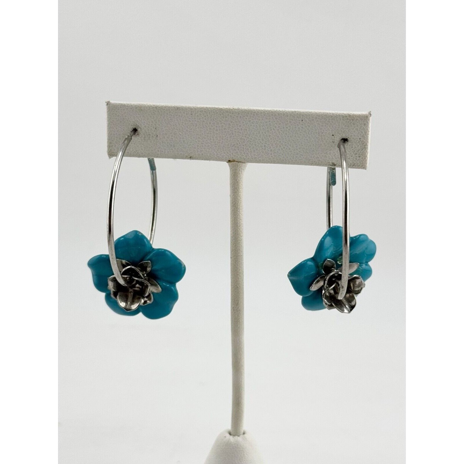 Vintage Vintage blue flower silver hoop earrings Size ONE SIZE - 3 Thumbnail