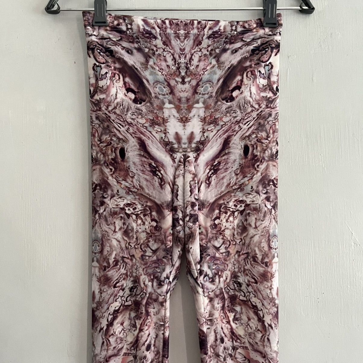 Alexander McQueen Alexander McQueen Purple Kaleidoscope Print Leggings Size 24" / US 00 / IT 34 - 2 Thumbnail