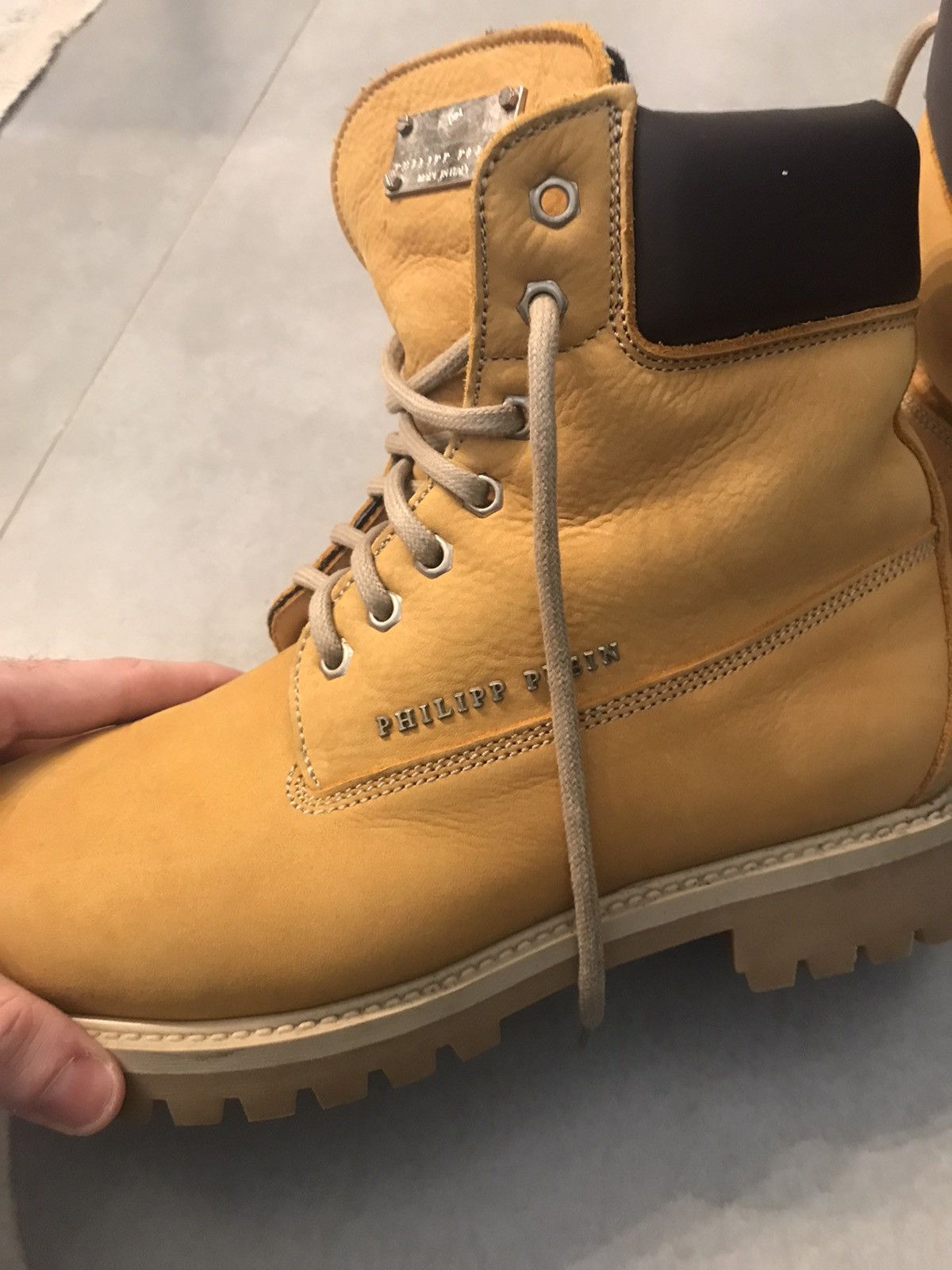 Philipp Plein Philipp Plein beige shearling boots Size US 10 / EU 43 - 2 Thumbnail