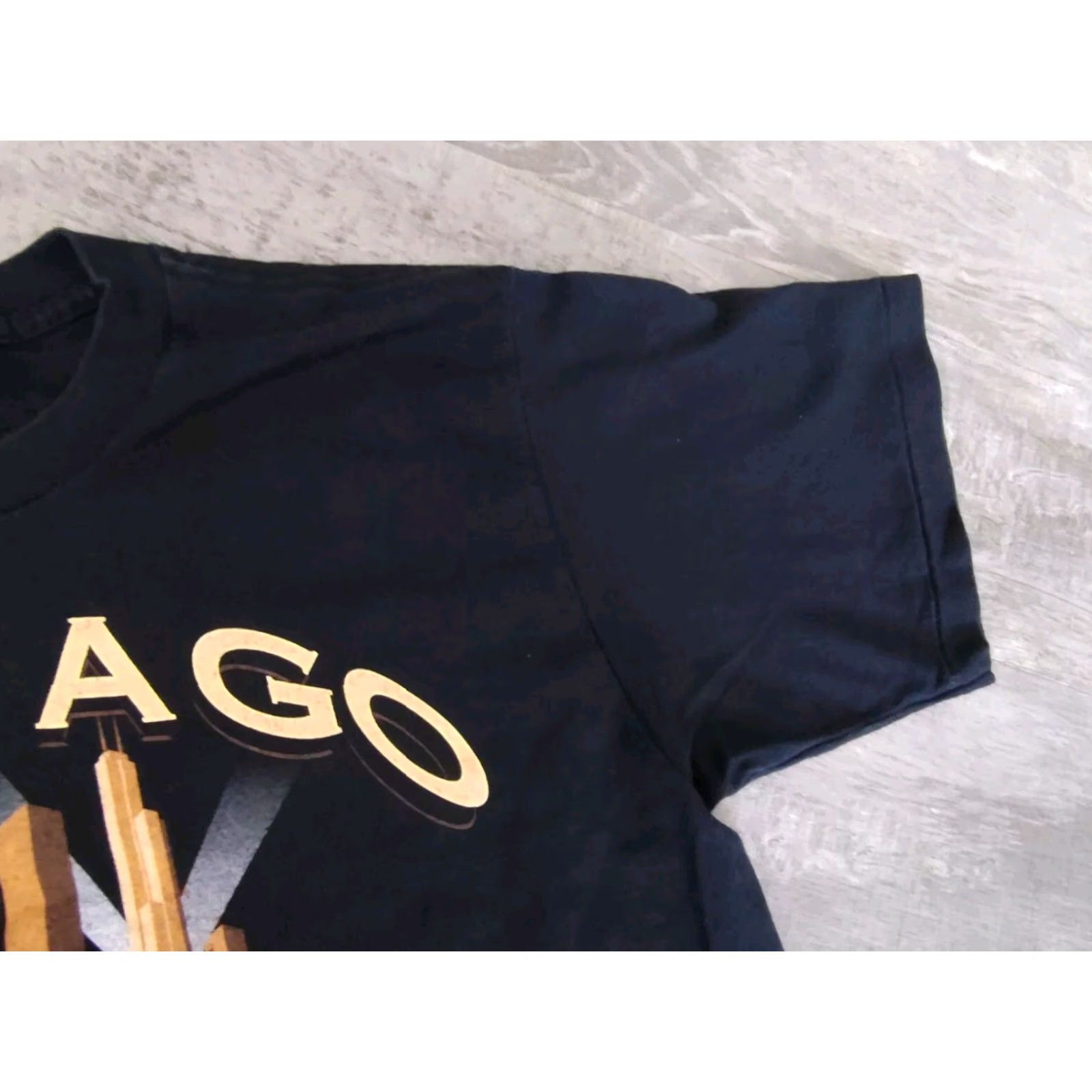 Vintage VINTAGE Islander Sportswear Chicago City T-Shirt Men L Single Stitch Crew Neck Black 100% Cotton 90s Theme Size US L / EU 52-54 / 3 - 7 Thumbnail