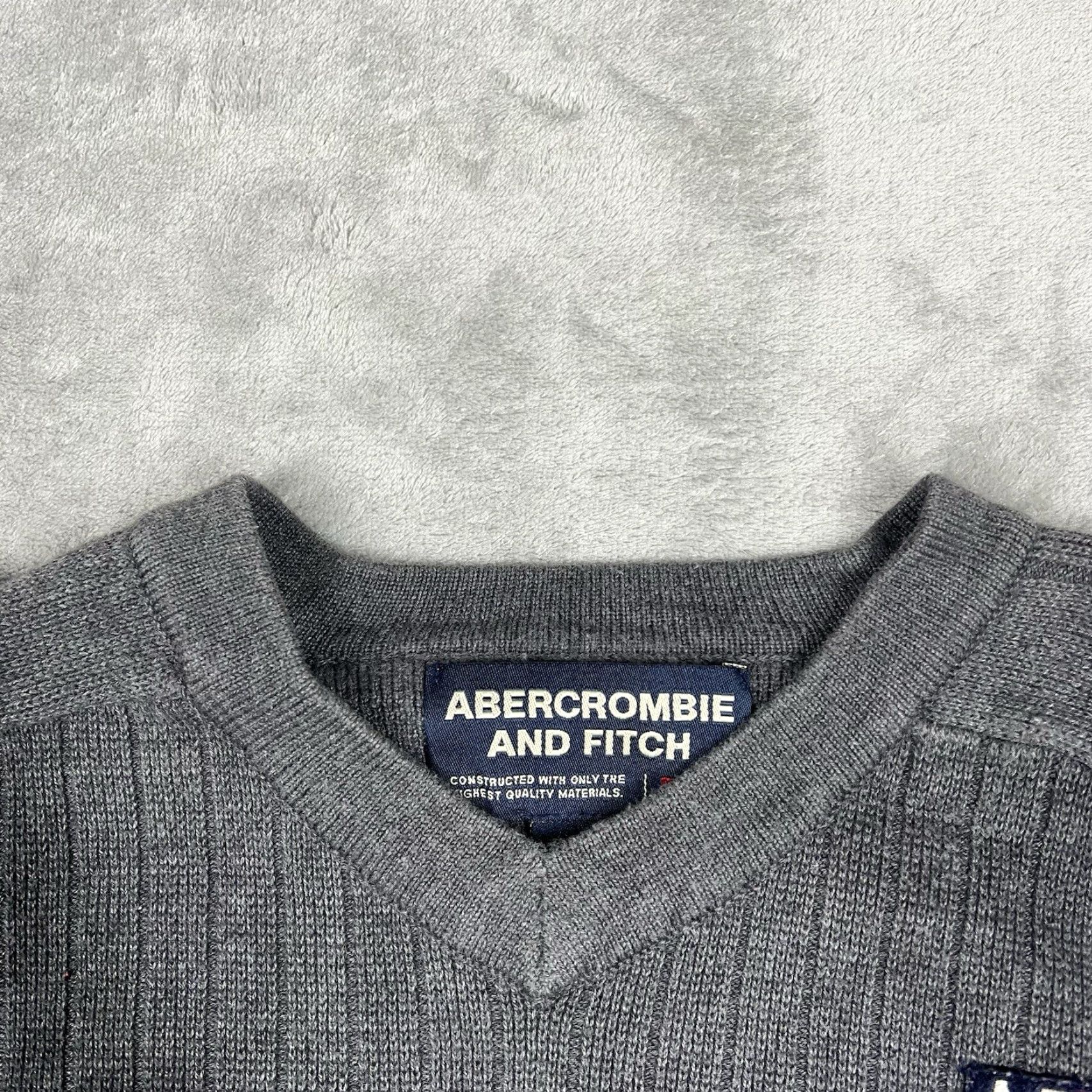 Abercrombie & Fitch VINTAGE Abercrombie & Fitch A92 Mens V-Neck Sweater XL Charcoal Gray Knit Pullover Embroidered Logo Size US XL / EU 56 / 4 - 7 Thumbnail