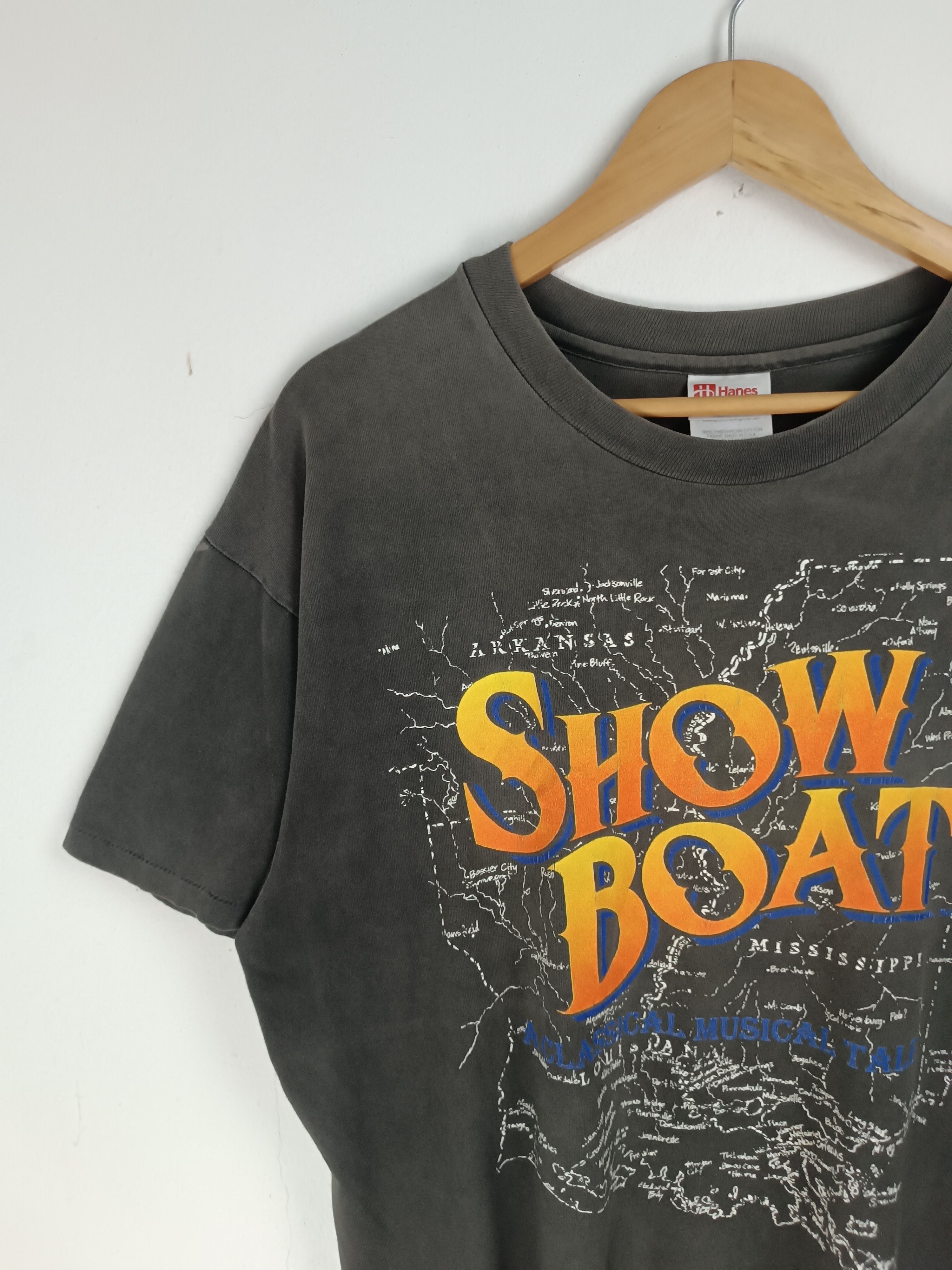 Vintage THRASHED FADED VINTAGE 90'S SHOW BOAT '51 CLASSIC MUSICAL Size US L / EU 52-54 / 3 - 5 Thumbnail