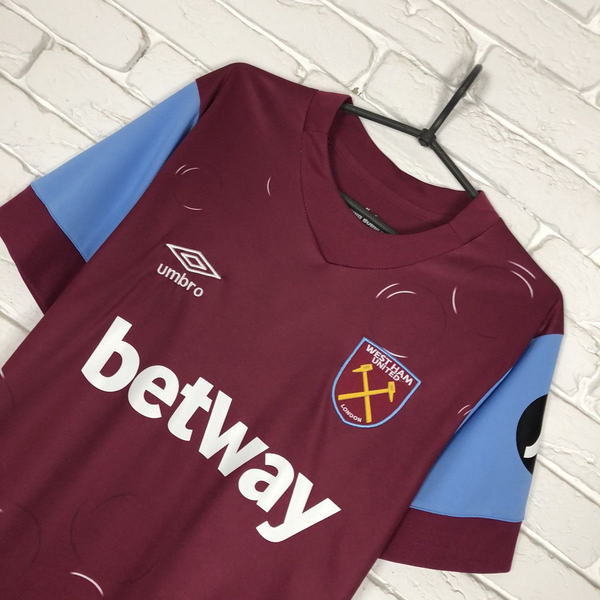 Umbro West Ham United 2023 2024 home soccer jersey Size US M / EU 48-50 / 2 - 2 Thumbnail