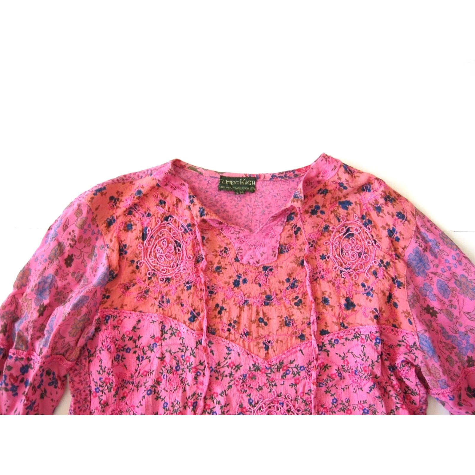 Vintage VINTAGE Flying High Blouse Shirt Floral Embroidered Pink Rayon Flare Sleeve V-Neck Cropped S/M Women Size S / US 4 / IT 40 - 3 Thumbnail