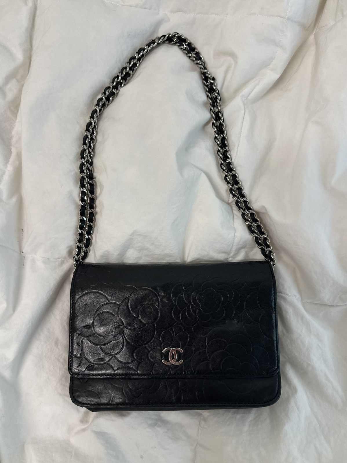 Chanel Vintage Chanel Camellia Wallet on Chain Size ONE SIZE - 1 Thumbnail