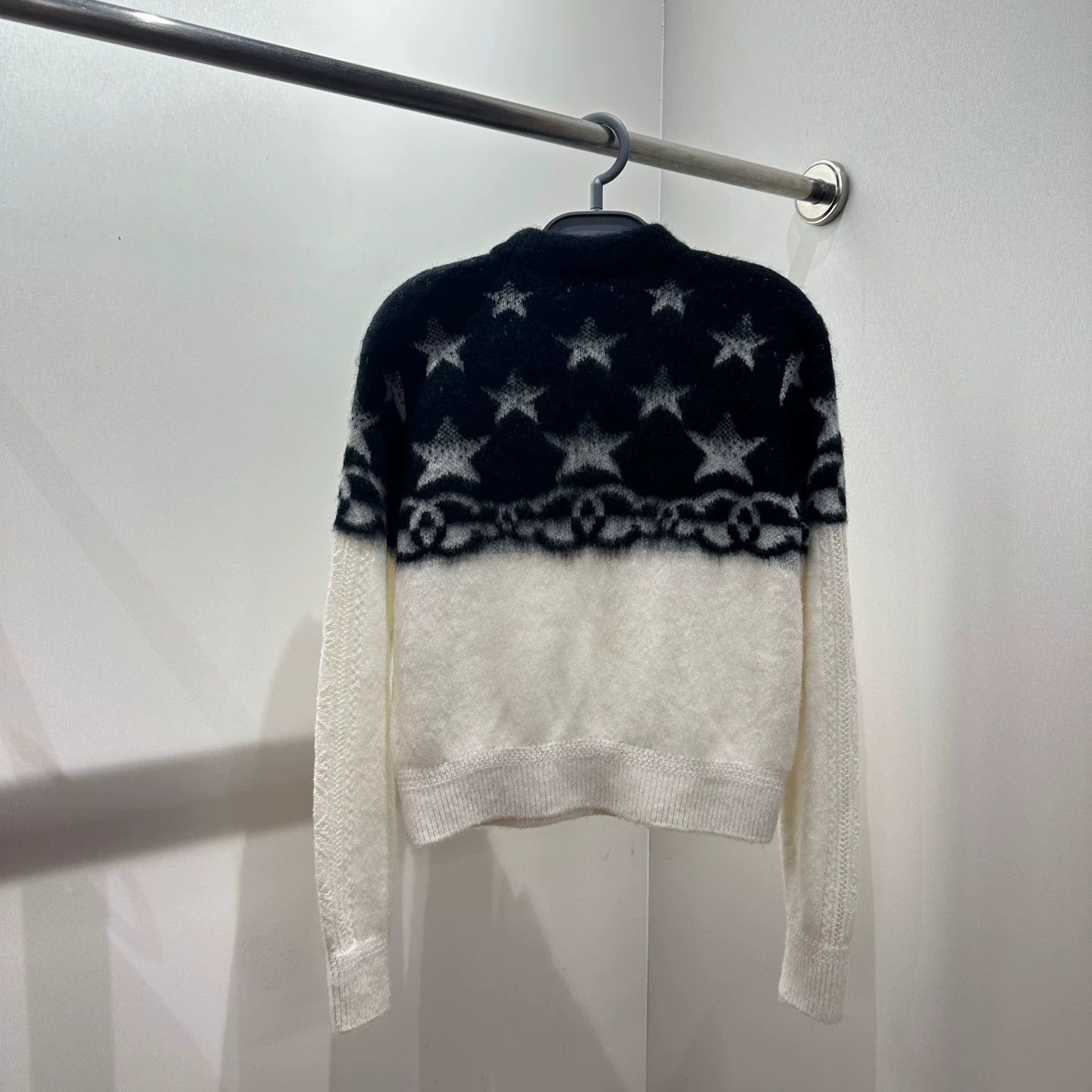 Chanel Chanel black white star logo cashmere sweater 36 Size XS / US 0-2 / IT 36-38 - 2 Thumbnail
