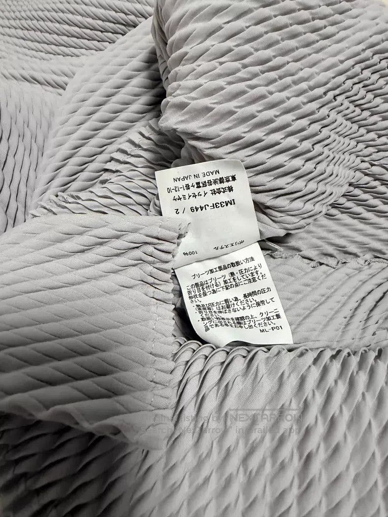 Issey Miyake Issey Miyake Grey Fish Scale Ruched Top Size M / US 6-8 / IT 42-44 - 3 Thumbnail