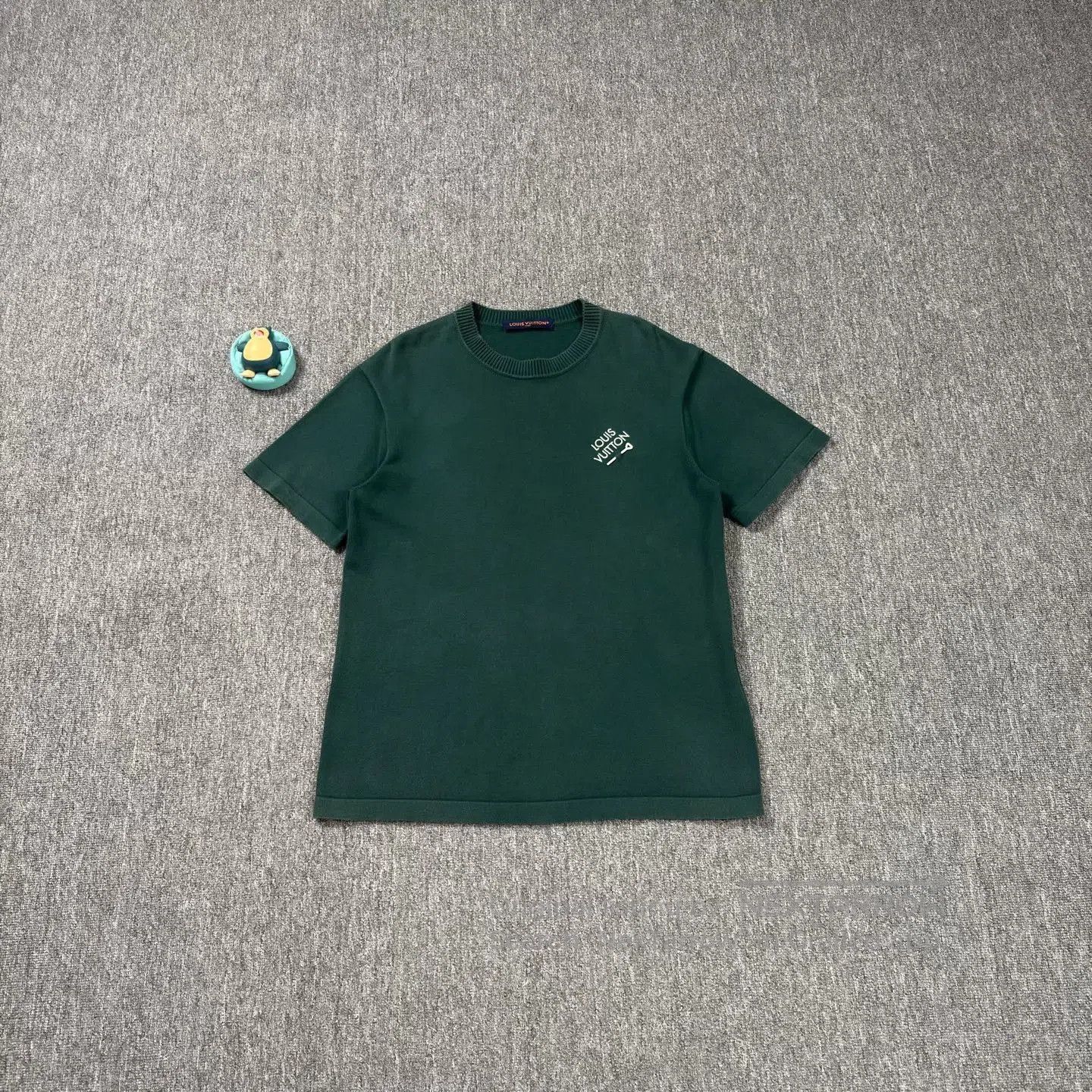 Louis Vuitton LV Green Logo Embroidered Short-Sleeve. Size US M / EU 48-50 / 2 - 1 Thumbnail