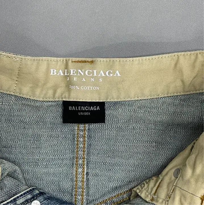 Balenciaga Balenciaga Embroidered Denim Pants in Light Blue. Size US 26 / EU 42 - 2 Thumbnail