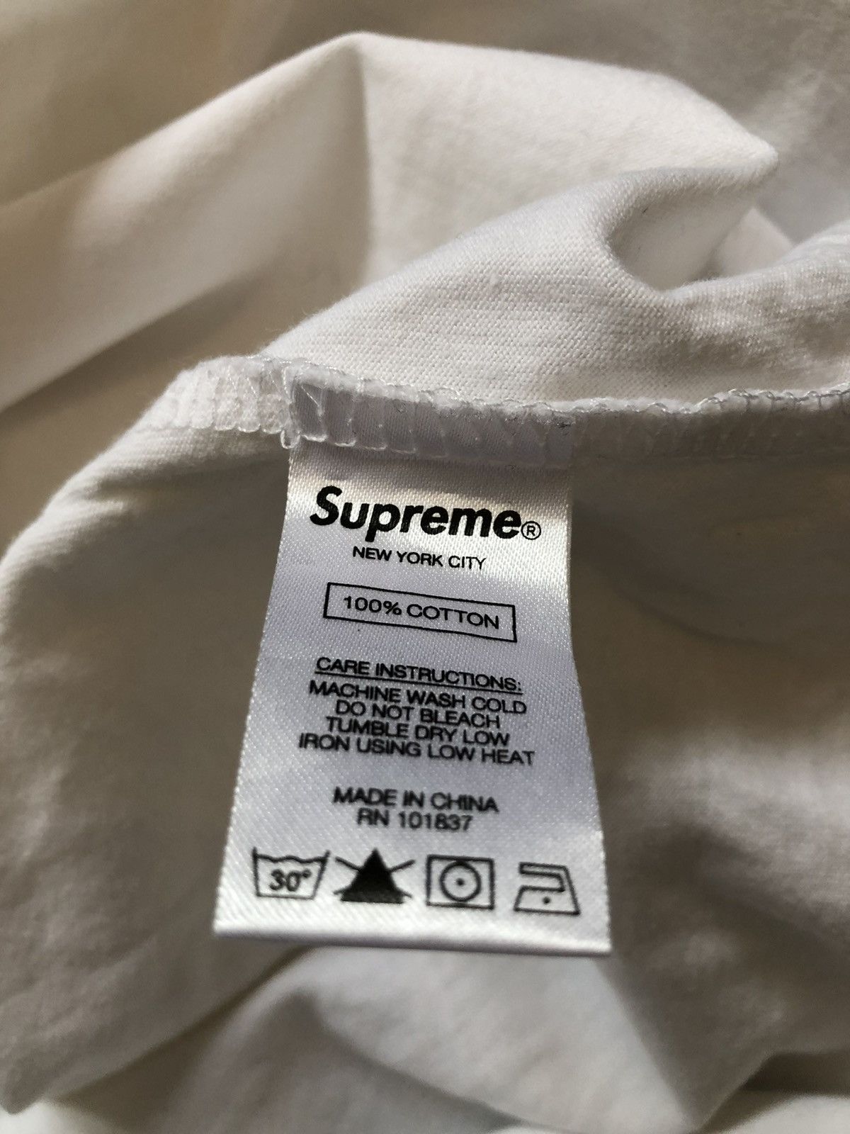 Supreme Tshirt Supreme Small Logo Biała Size US M / EU 48-50 / 2 - 5 Thumbnail