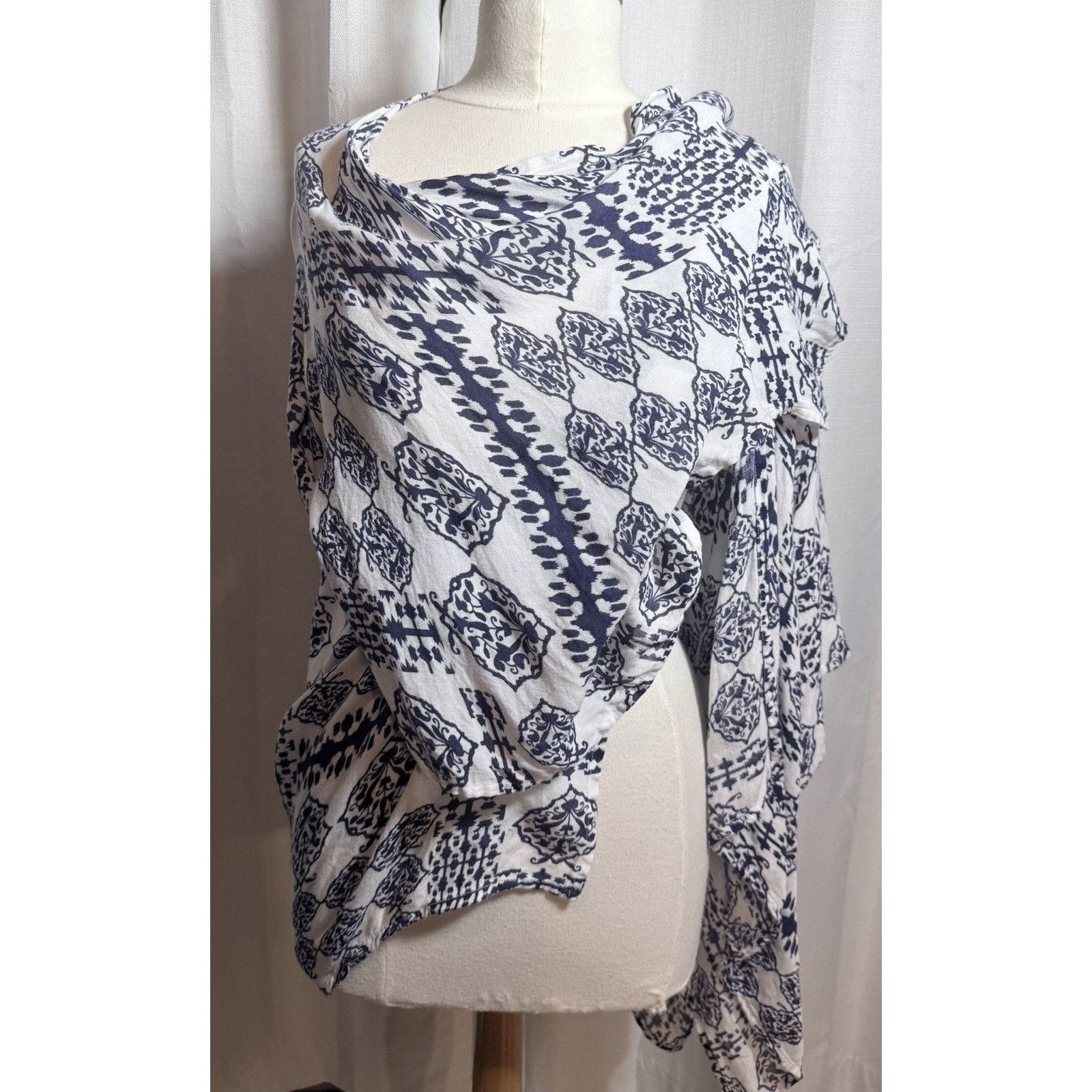 ELAN White kimono jacket with lace panel and navy pattern Size ONE SIZE - 12 Thumbnail