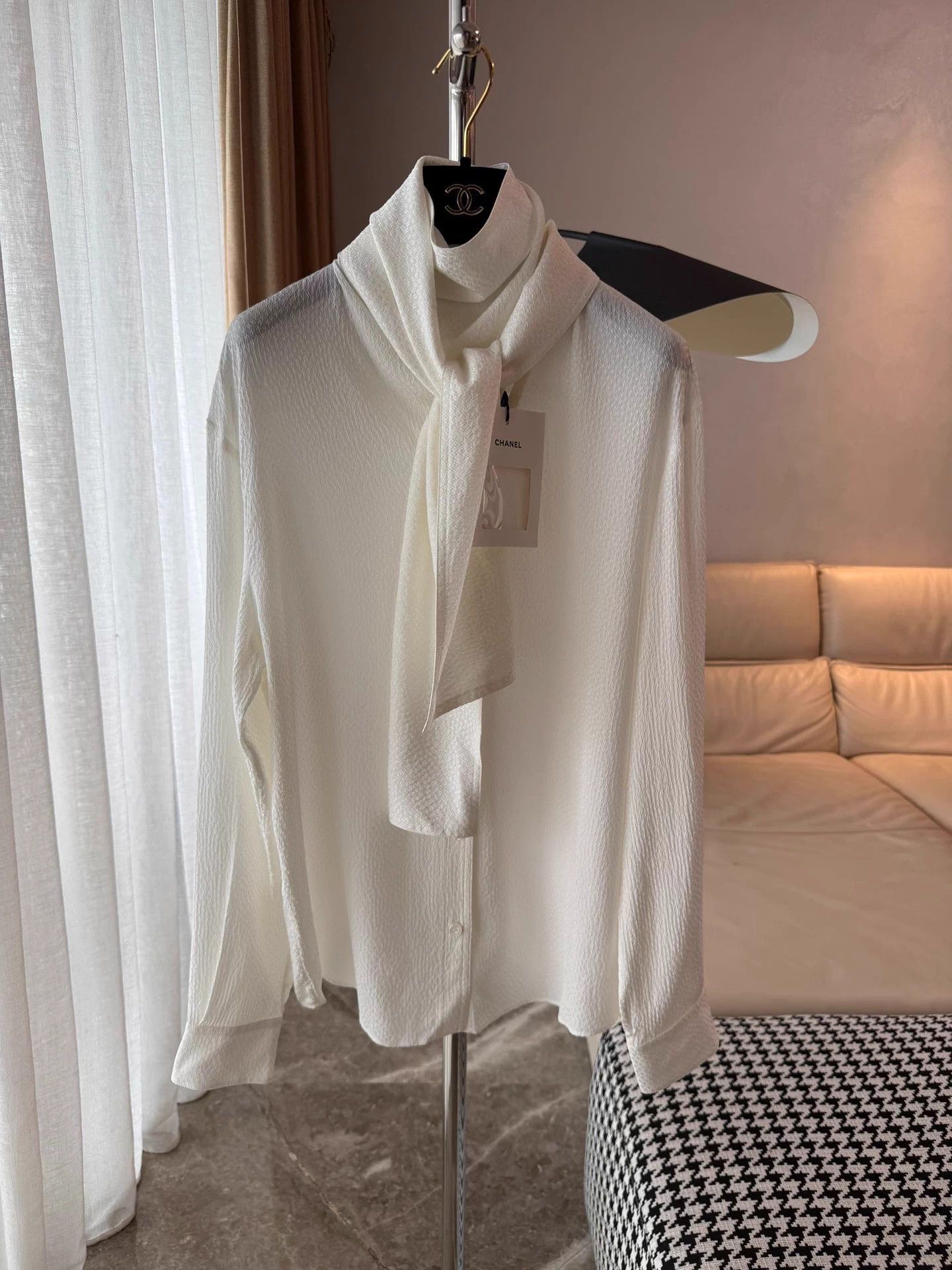 Chanel Chanel 26P Full Logo Embossed Ribbon Shirt 36 Size XS / US 0-2 / IT 36-38 - 1 Thumbnail