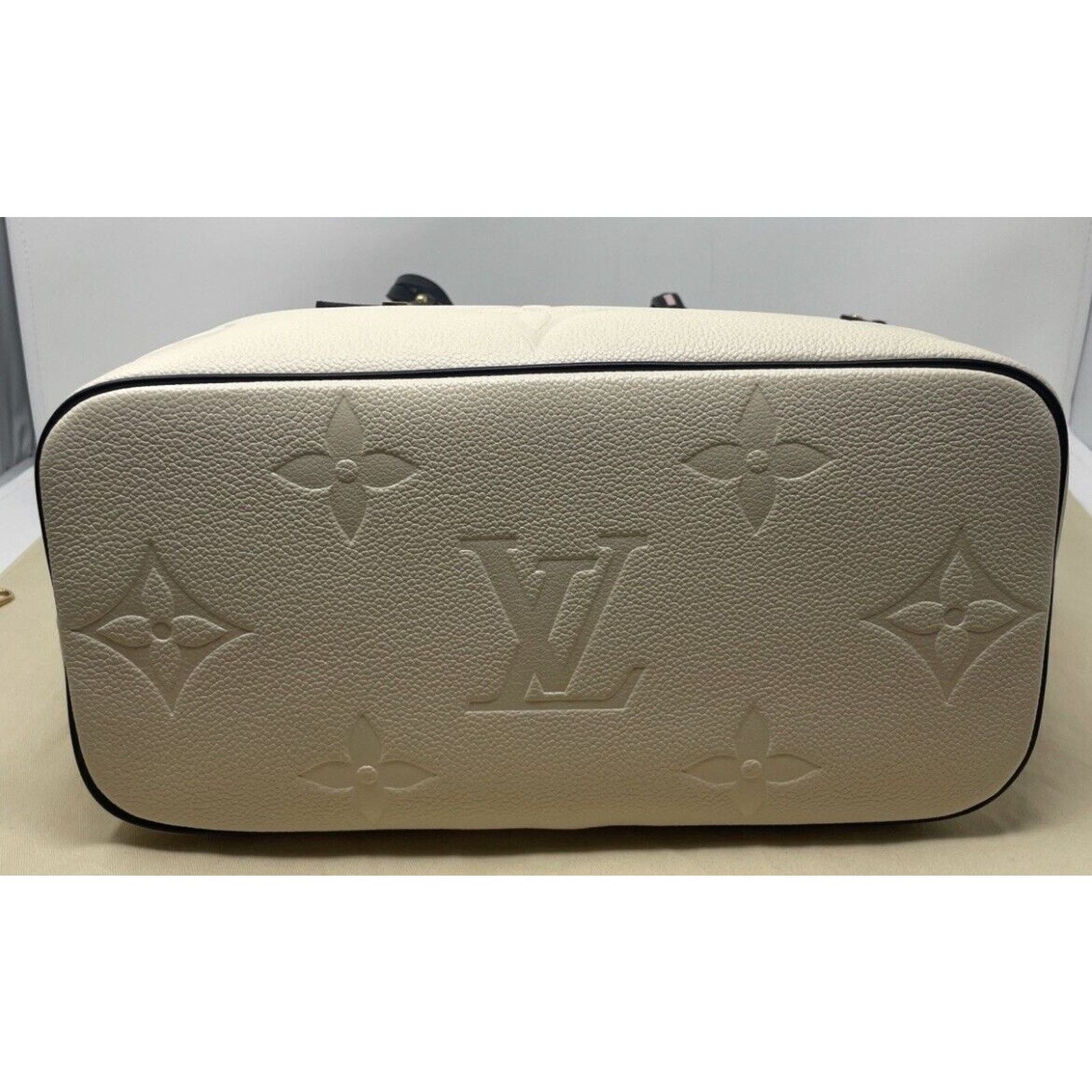 Louis Vuitton Louis Vuitton Neverfull Wild At Heart MM Ivory Leather Size ONE SIZE - 7 Thumbnail