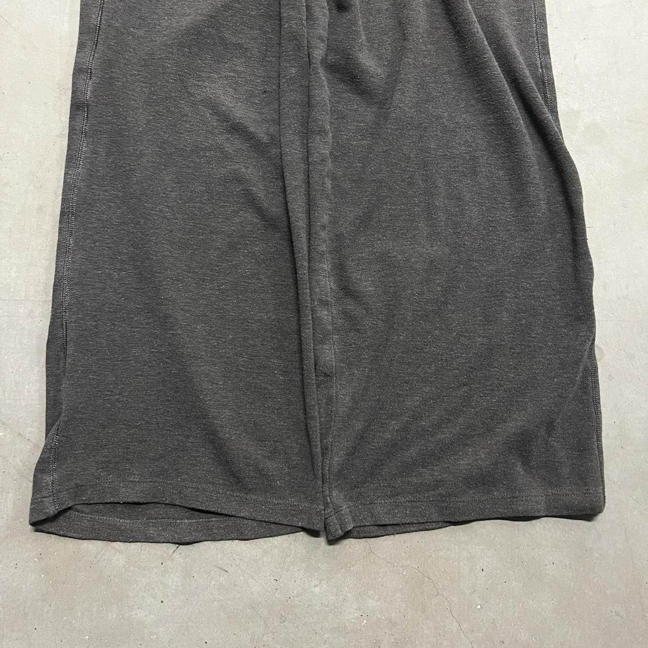 Vintage Vintage Y2K/2000s Baggy Dark Grey Loungewear Essential Sweatpants with no pockets! Size US 34 / EU 50 - 4 Thumbnail